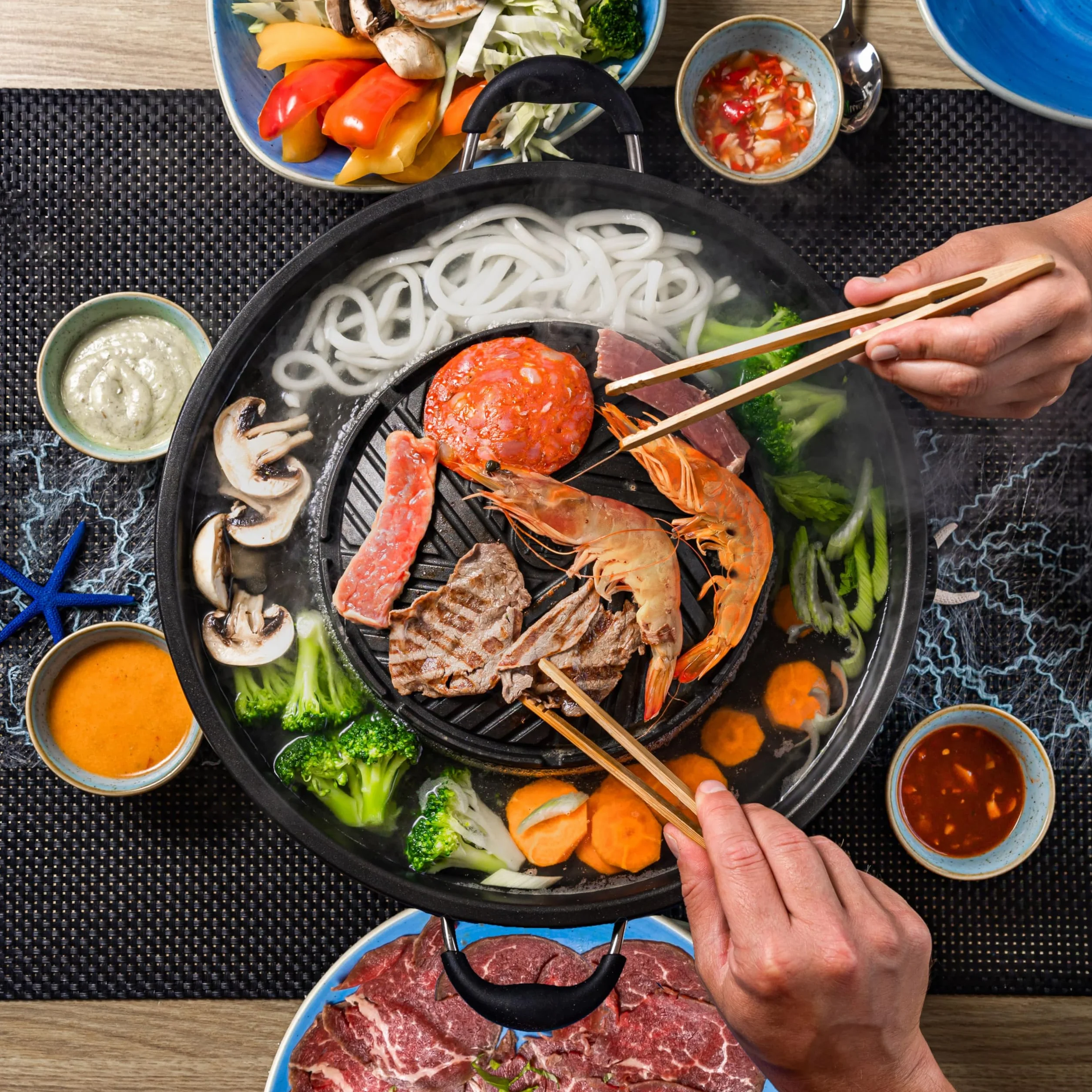 TomYang Hot Pot – Il Grill Thailandese Originale, Progettato in Germania, Rivestimento Antiaderente Svizzero, oltre 100 Video Tutorial e Ricette. Korean BBQ, Hotpot, Pentola Mookata Thai Hot Pot
