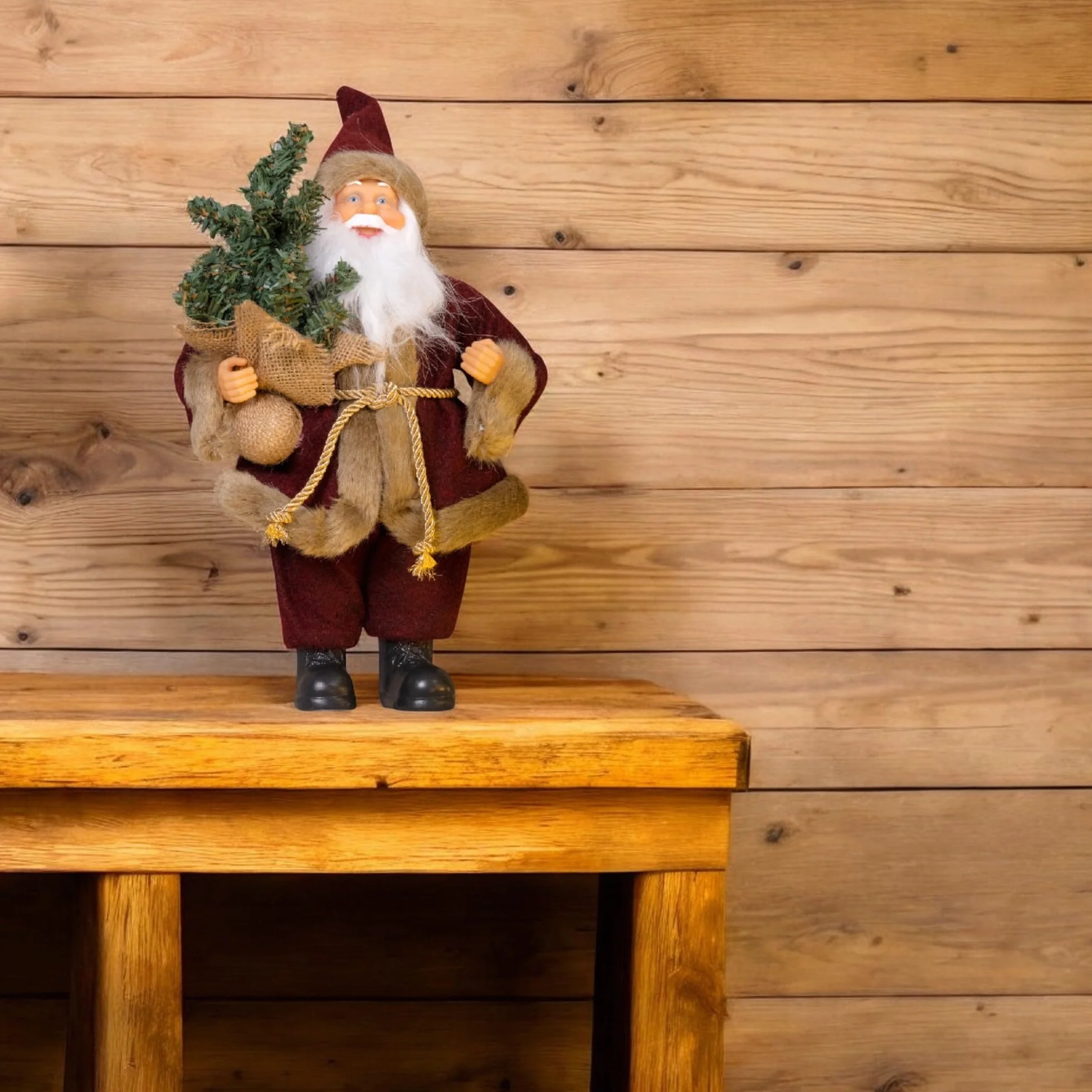 MIJOMA Statuetta decorativa di Babbo Natale – 30 cm nostalgica decorazione natalizia in rosso scuro con piccolo albero di Natale, decorazione natalizia invernale per atmosfera festiva