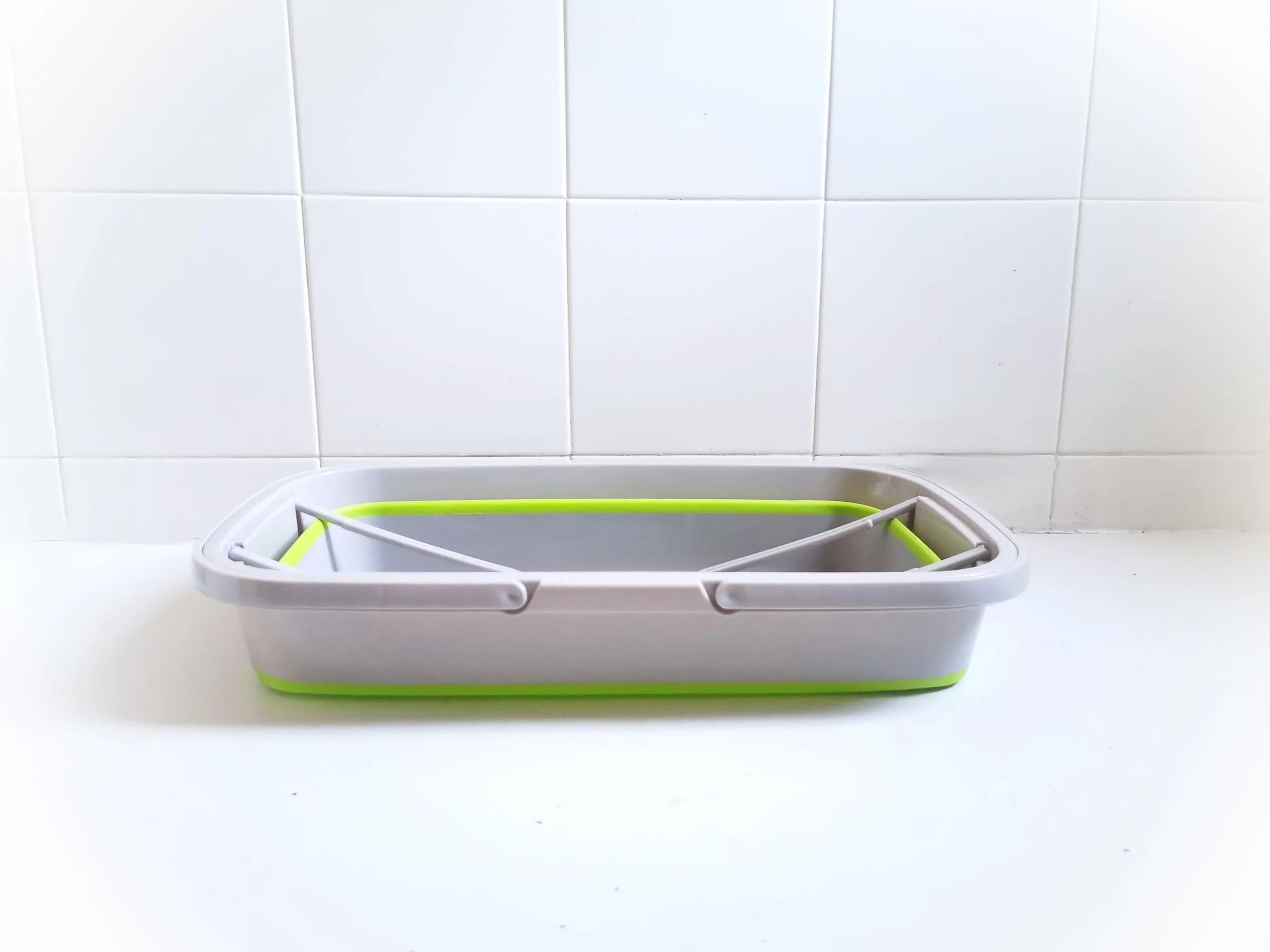 Meridiana - Secchio Pieghevole rettangolare 15 Litri in Silicone - Secchiello Richiudibile 15l per Pulizie Bucato Campeggio Pesca - Secchio Portatile Acqua -GRIGIO VERDE (compatibile con SPACE MOP)
