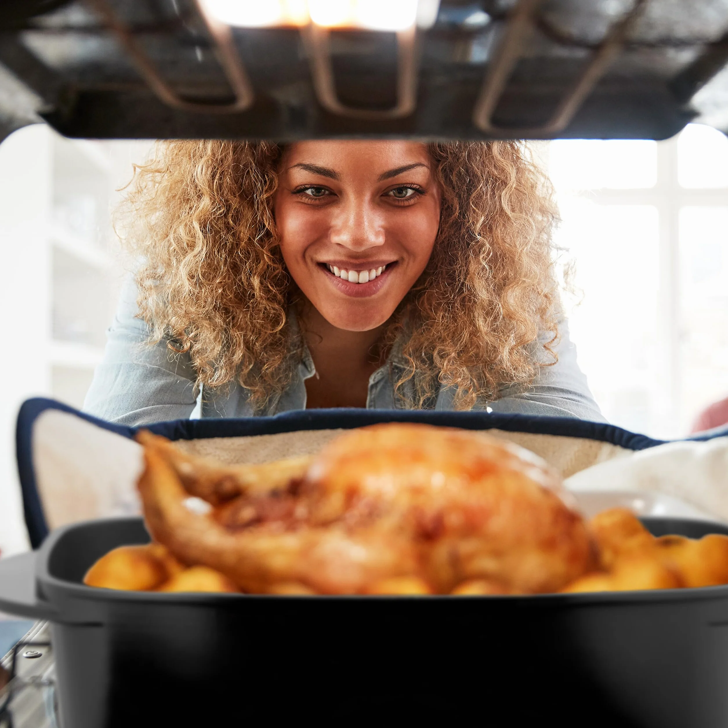 Relaxdays Pirofila da Forno con Coperchio, Teglia 5 L, Pomello per Aromatizzazione Piano Cottura Elettrico e Gas, Nero