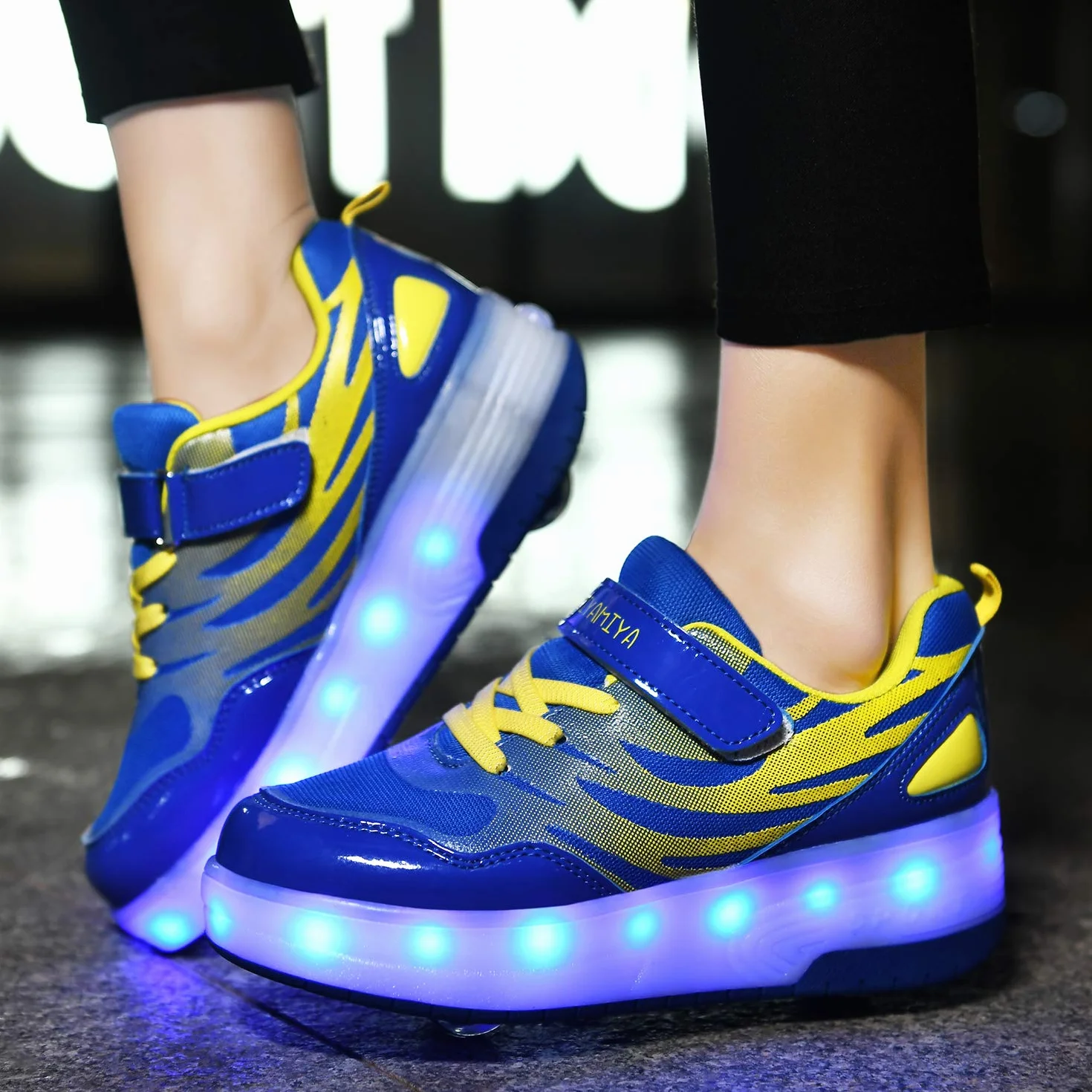 Pattini a Rotelle con Luci LED per Bambini, Scarpe Sportive con Ruote Luminose, Pattini in Linea con Ruota Posteriore Retrattile per Ragazze e Ragazzi