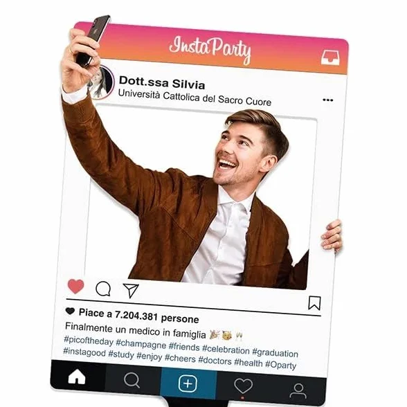 CORNICE SOCIAL PERSONALIZZABILE CON NOMI E DATA - Insta Party - CON STAMPA AD ALTA QUALITÁ (PANNELLO IN POLIONDA 70X100 CM)