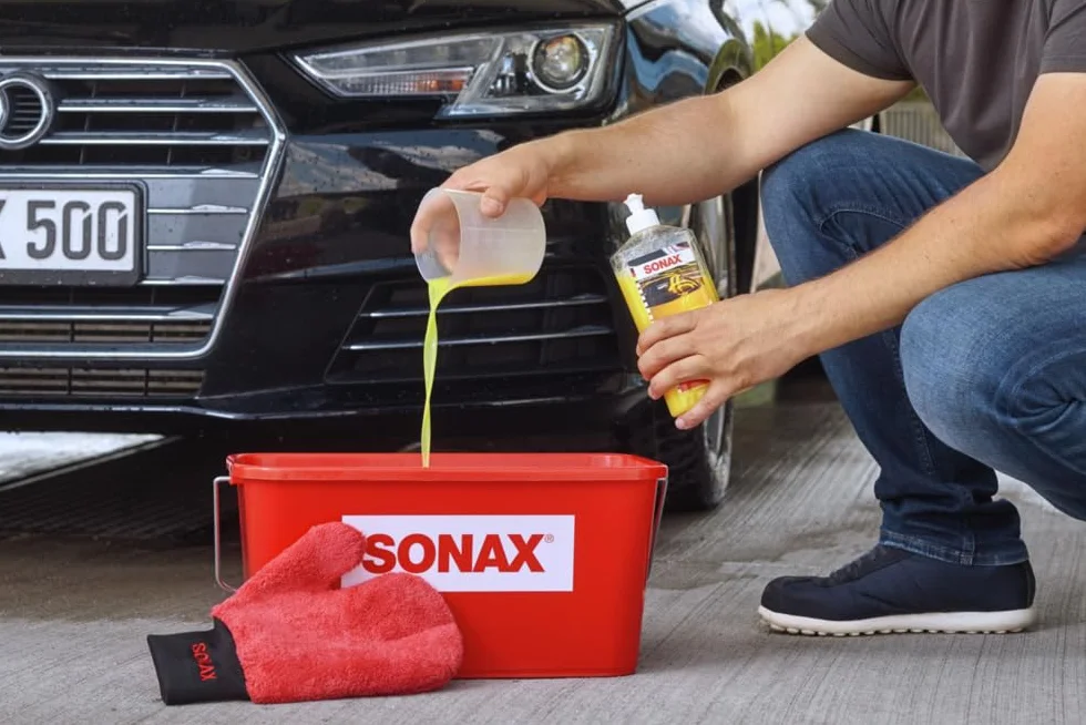 SONAX Secchio con capacità di 12 litri (1 pezzo) ottimo alleato per il lavaggio manuale dell'auto. Multiuso, sia a casa che in auto | Art. N. 04958000