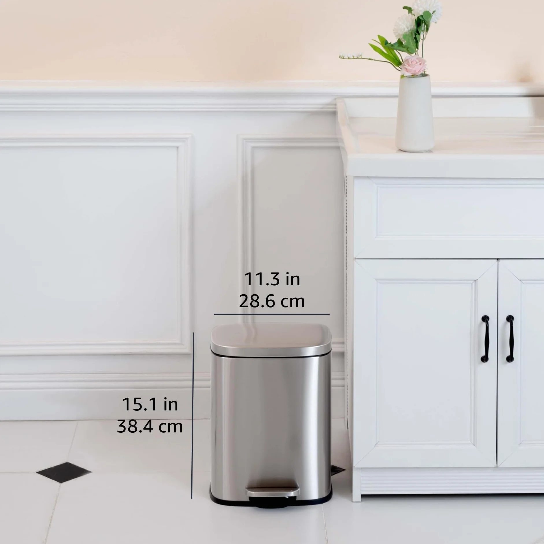 Amazon Basics Pattumiera rettangolare, piccola, antimacchia, chiusura ammortizzata, acciaio inox spazzolato, 12 l, finitura nichel satinato, 28,7 x 25,1 x 38,3 cm (lunghezza x larghezza x altezza)