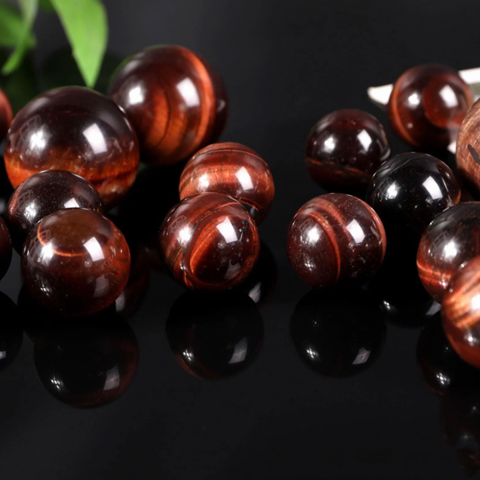 Naturalny zestaw 3 kulek z kryształu czerwonego tygrysiego oka 32-34mm do dekoracji Feng Shui