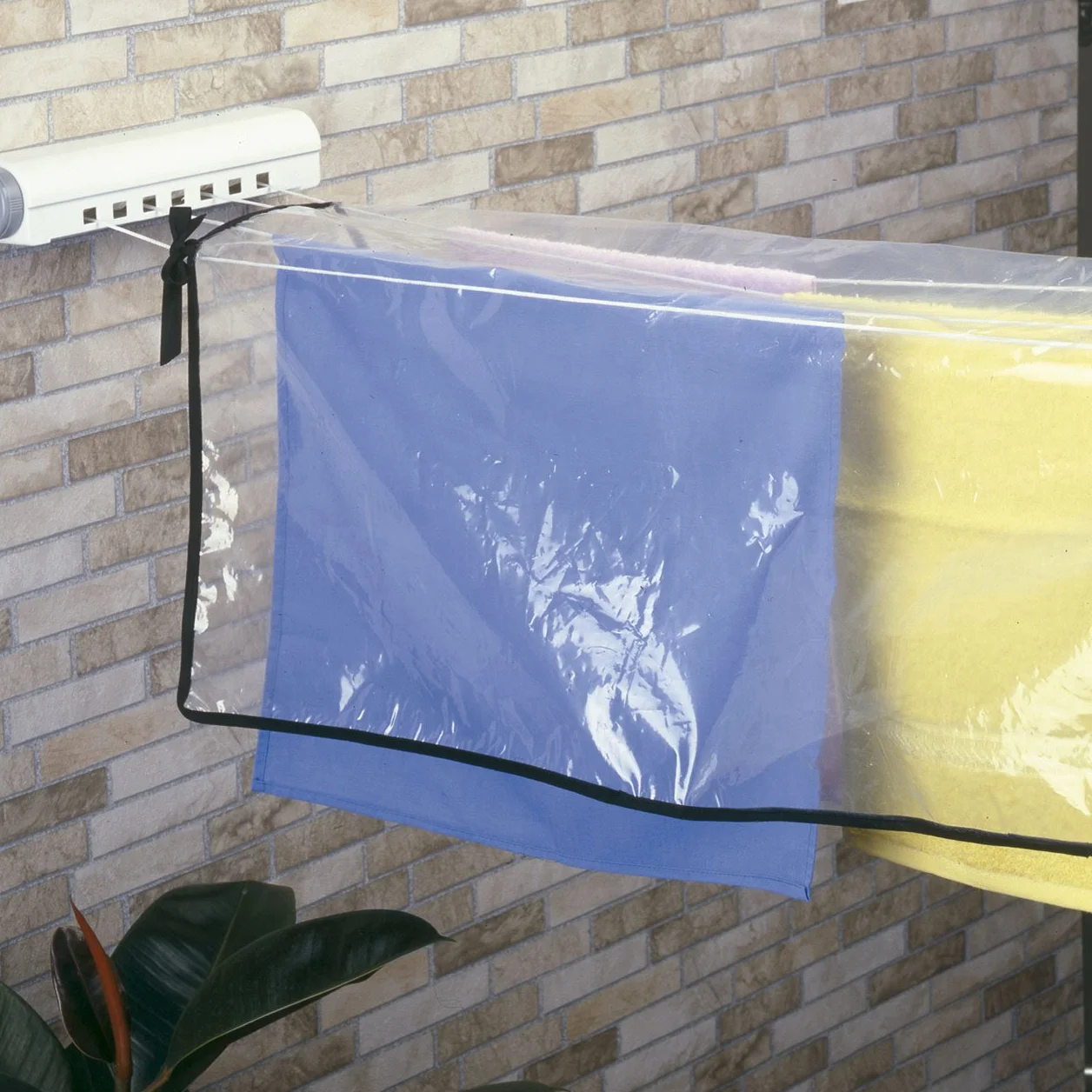 Rayen - Copritendibiancheria, Protezione Antipioggia e Antipolvere, Universale, Profumo di Limone, Materiale Resistente, Misure: 135x260 cm