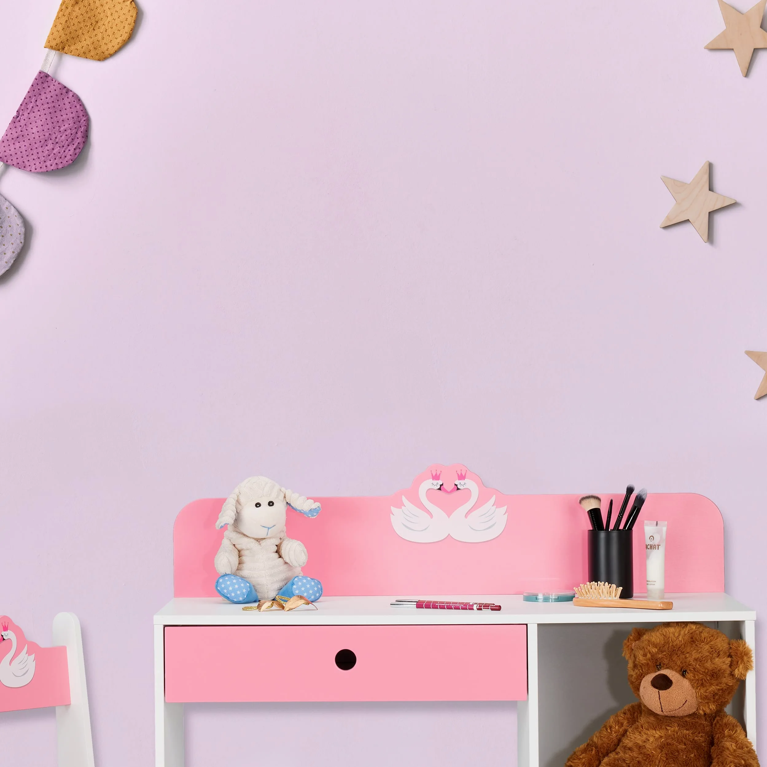 Relaxdays Scrivania e Sedia per Bambini, con Cassetto e 2 Ripiani Aperti, in MDF, Design Cigni Innamorati, Bianco Rosa