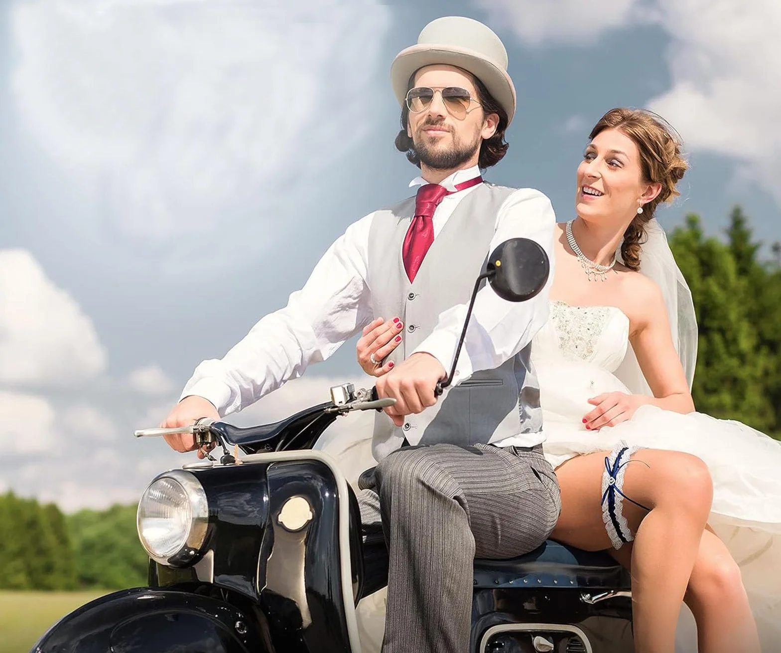Giarrettiera da Sposa in Blu per Il Matrimonio, Nastro Decorato con Pzzo, Fiocco e Un Cuore Nobile Fatto di Bbrillantini, Regalo Giarrettiere Sposa, Fatto a Mano