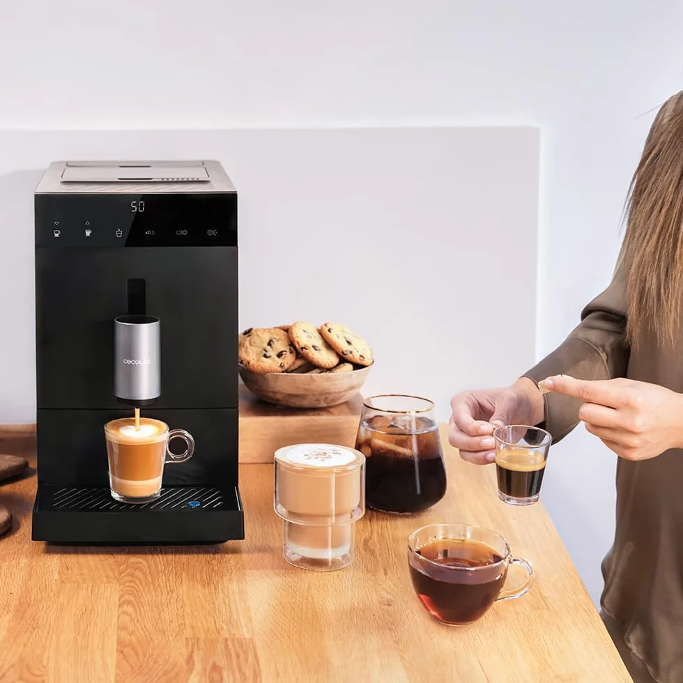 Cecotec Macchina da Caffè Superautomatica Cremmaet Compact. 1450W, Superautomatica, 19 Bar, Thermoblock, Serbatoio Caffè 150g, Serbatoio Acqua 1,1L, Pulizia Automatica