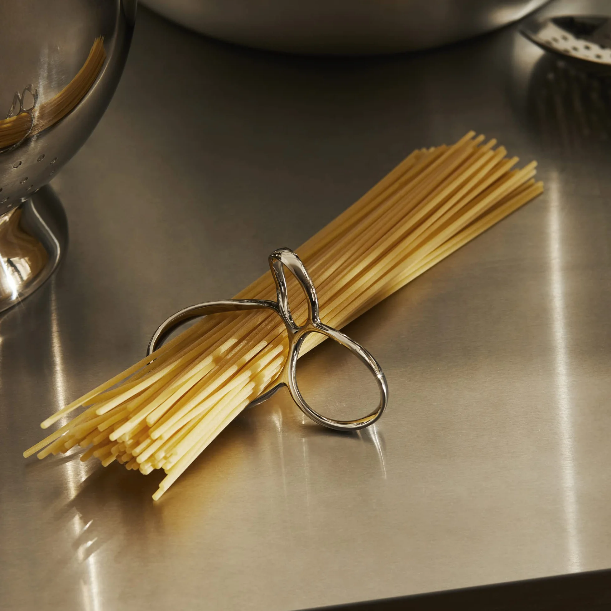 Alessi Voile Pg01 Dosatore Per Spaghetti Di Design In Acciaio Inox, Metallo Lucido