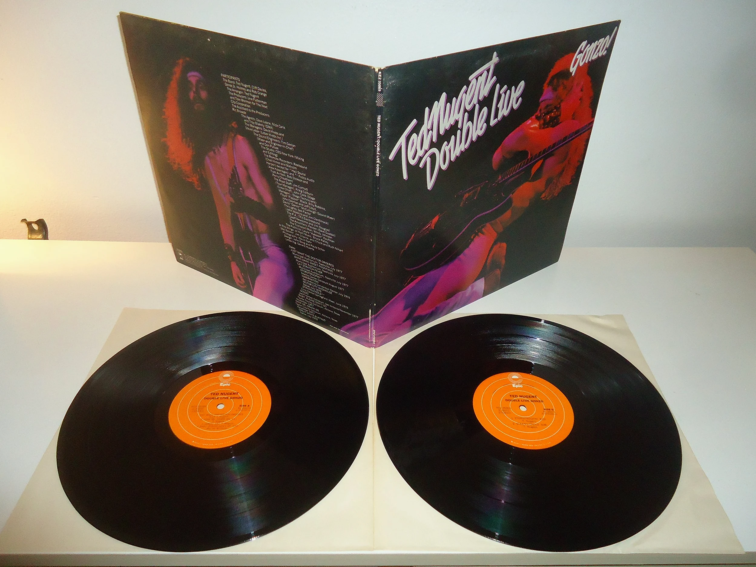 Ted Nugent di Double Live Gonzo. Etichetta: Epic ke2 35069, Epic 35069 formato: 2 – Vinile, LP, Album Country: US Released: 1978 Genre: Rock Style: Hard Rock – VG + +/NM