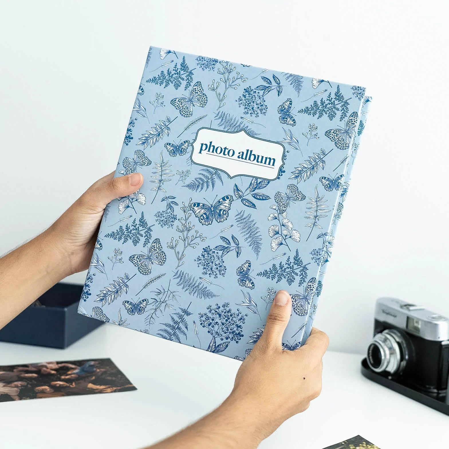 Grupo Erik Album Fotografico Blue Botany - Album Foto 13x20 cm con 304 Tasche Copertina Rigida e Compatibile con Foto 10x15, 13x18 o 13x19