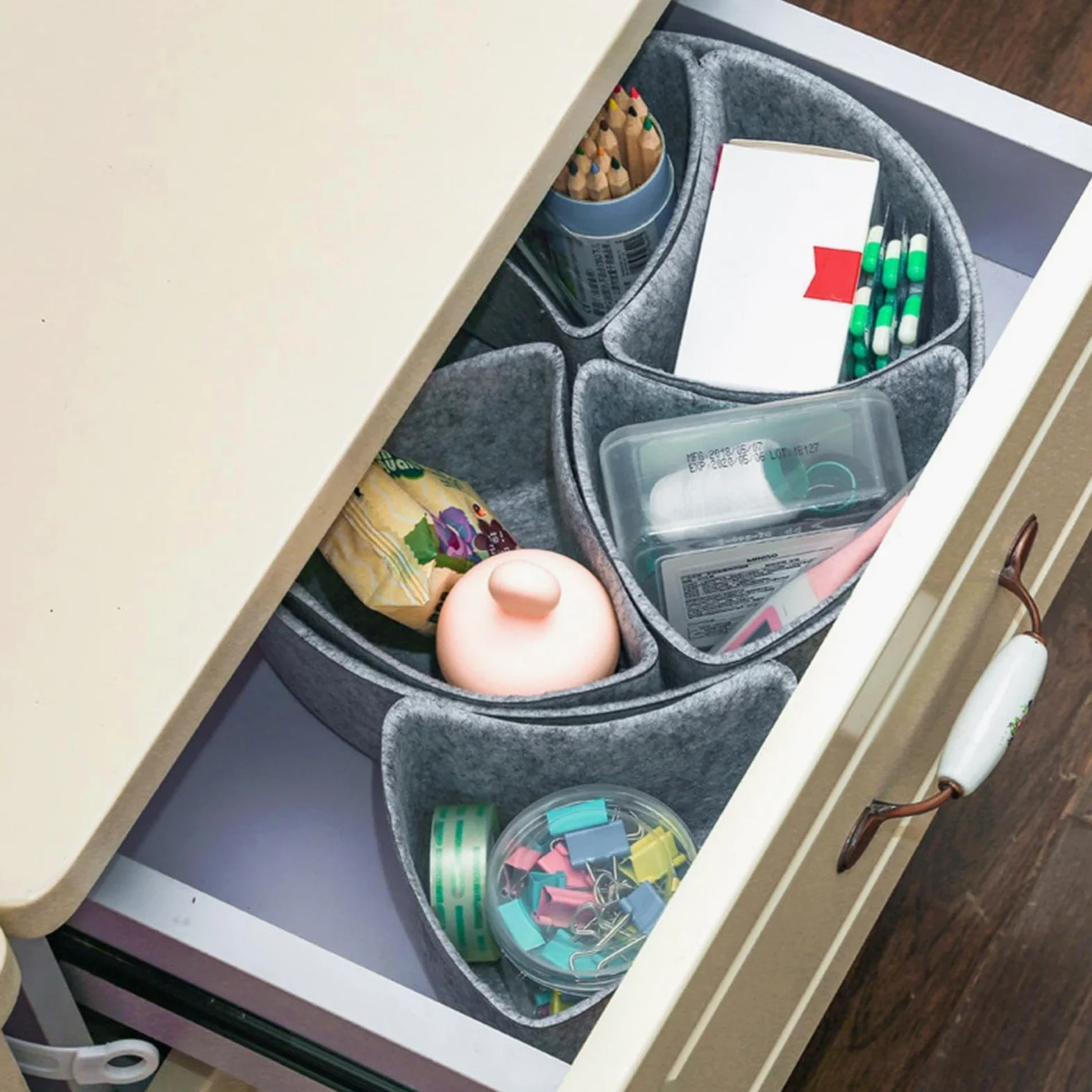 Organizer per cassetti in feltro, divisori regolabili, 26 x 26 x 8 cm, vassoio versatile per cassetti, organizer per gadget da ufficio e gioielli