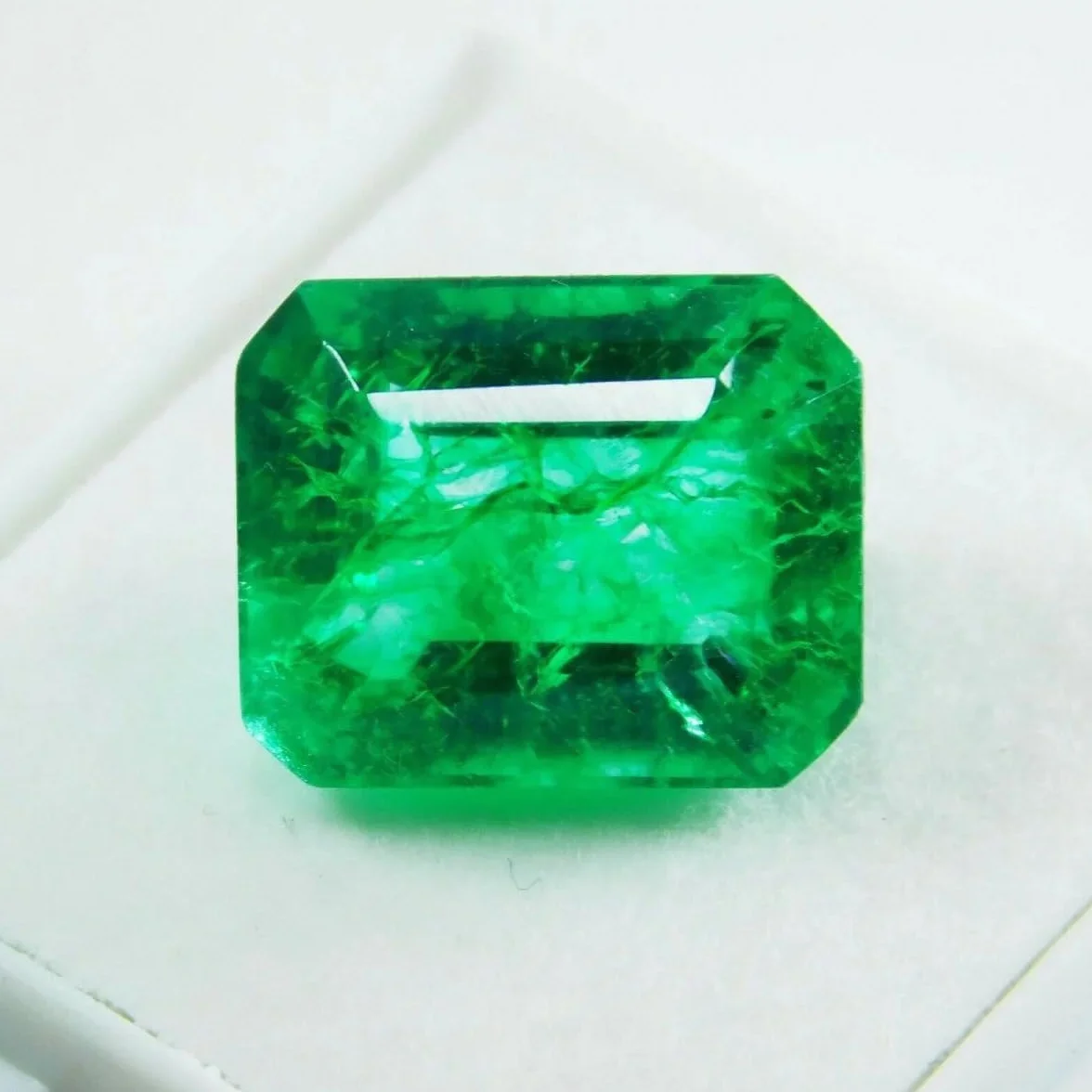 Smeraldo Colombiano Verde 9,56 ct Gemma Libera Taglio Certificato