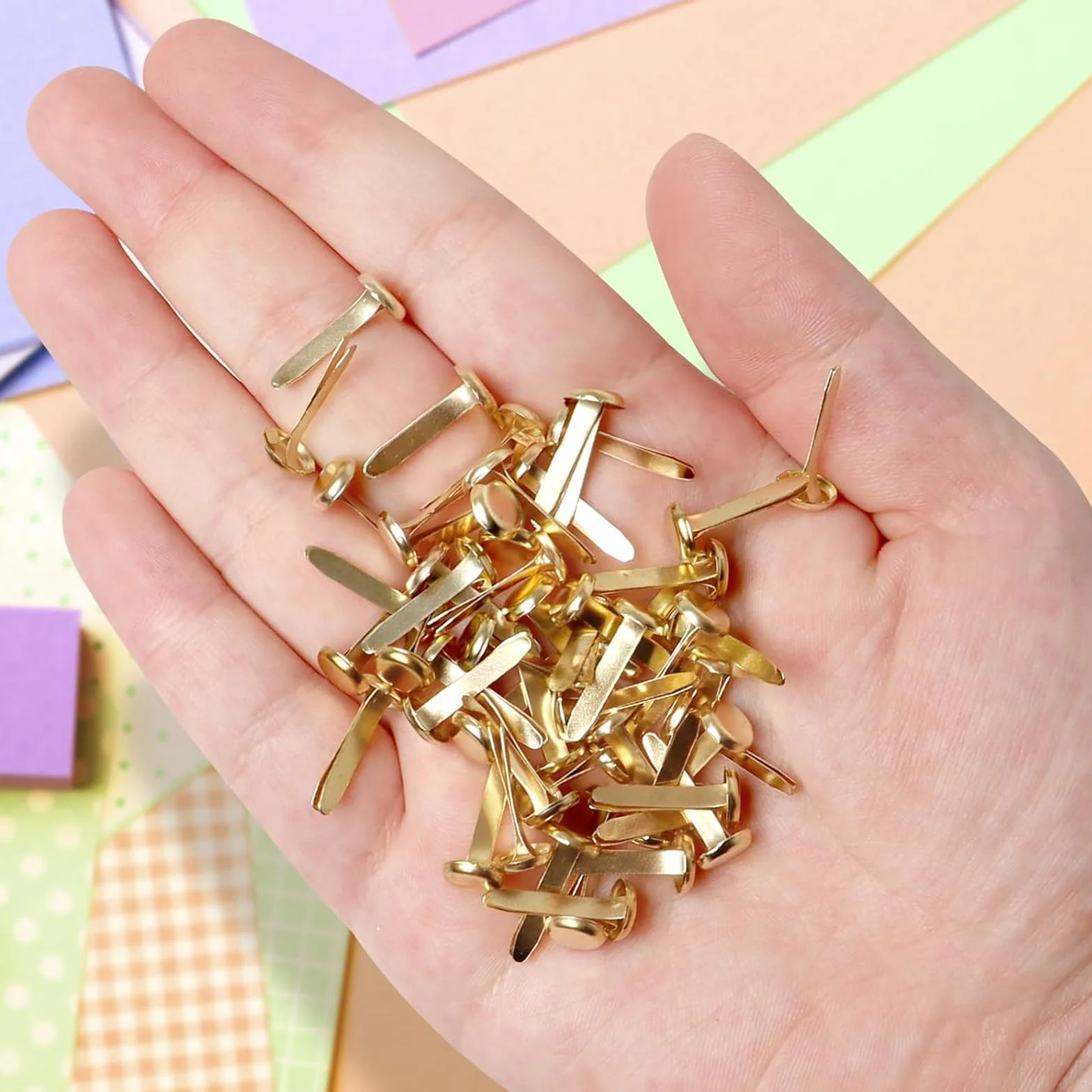 Hyxodjy 300 PCS Fermacampioni,Mini Scrapbooking Brads,Fermaglio di Carta in Metallo, Perno Rotondo in Ottone di Fissaggio Clip Rotonda Cotter Pin per Il Fai da Te Scrapbooking Craft