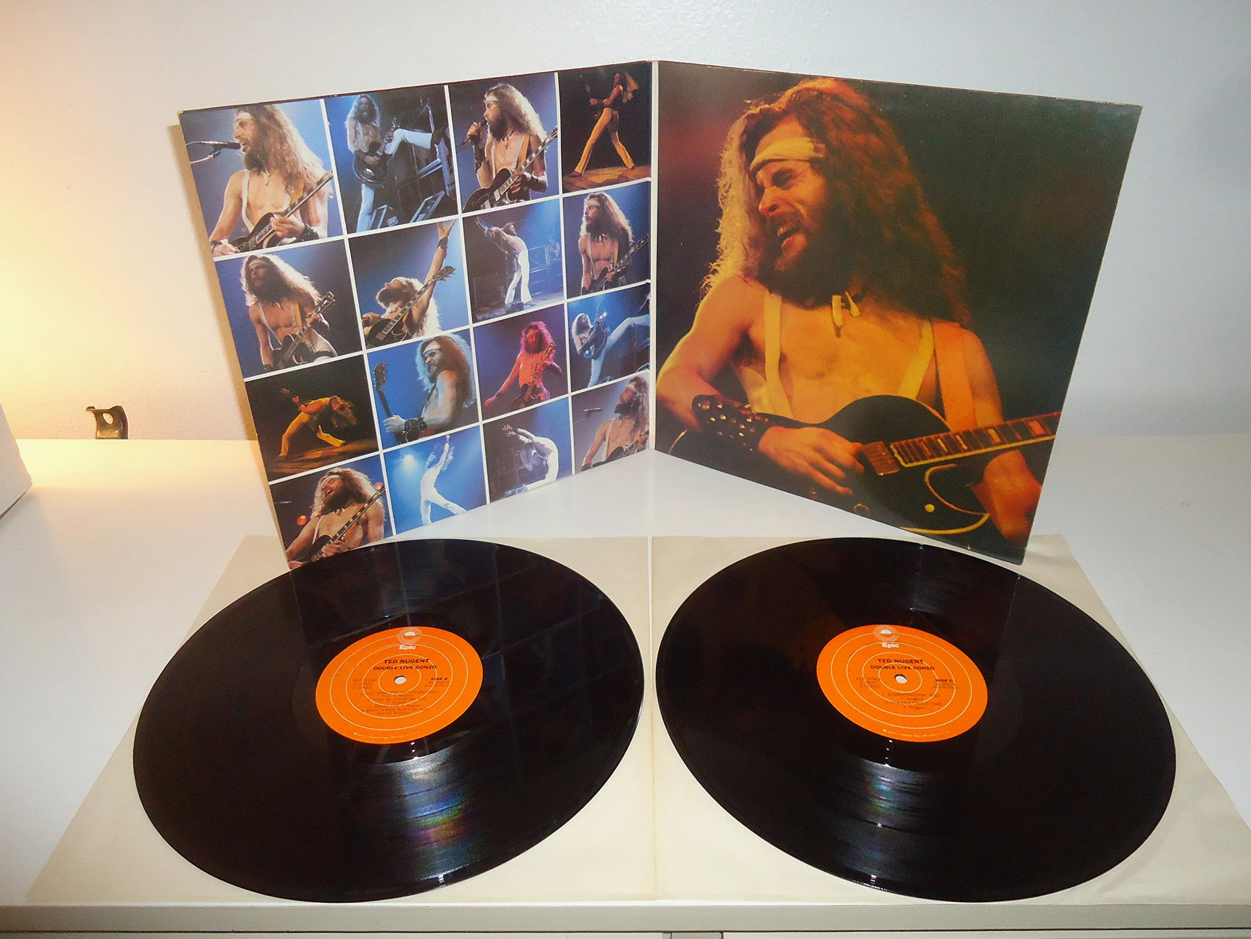 Ted Nugent di Double Live Gonzo. Etichetta: Epic ke2 35069, Epic 35069 formato: 2 – Vinile, LP, Album Country: US Released: 1978 Genre: Rock Style: Hard Rock – VG + +/NM