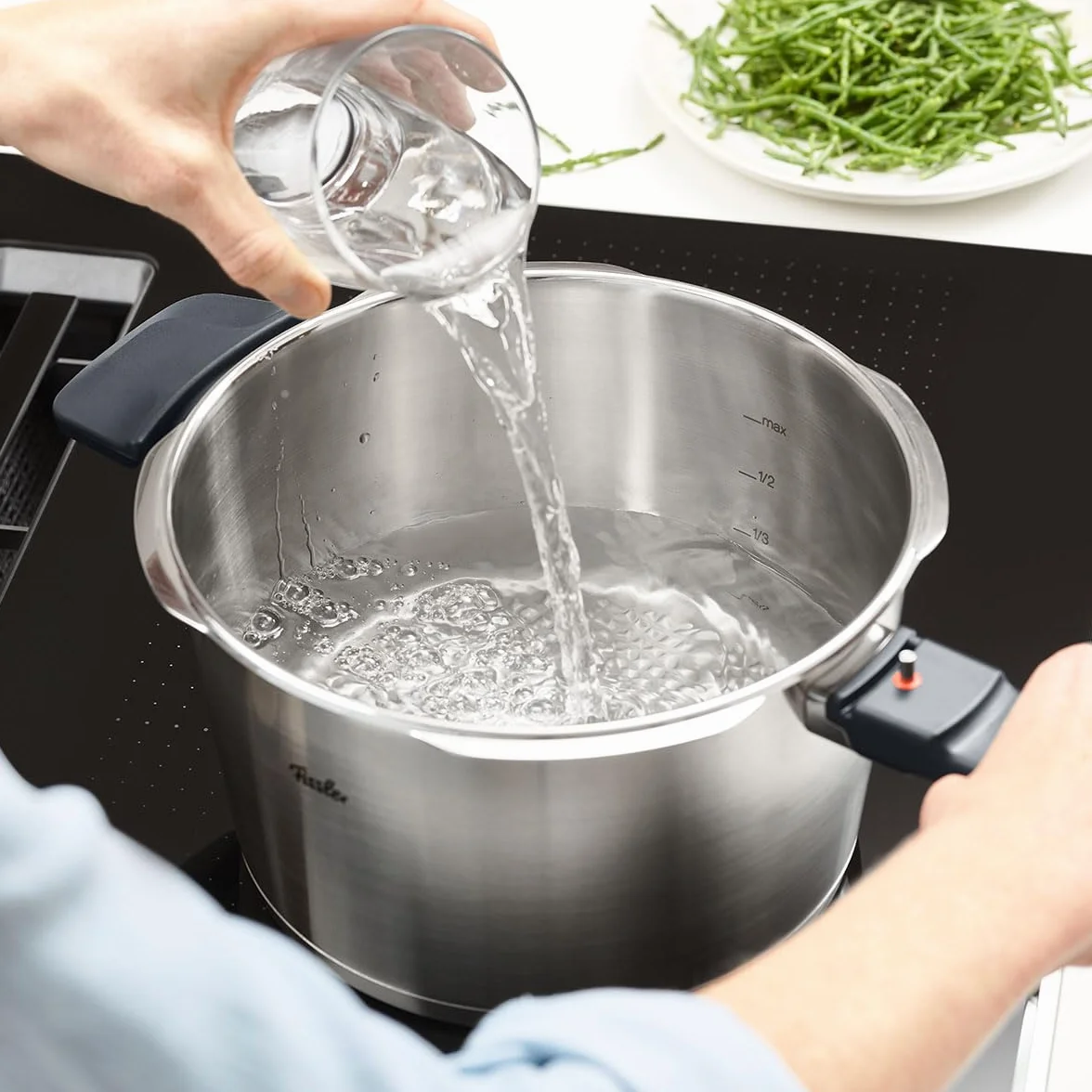 Fissler Vitavit Premium Pentola a pressione in acciaio inox 4.5 L, 22 cm, 4 livelli di cottura, incluso inserto, adatta a fornelli a induzione