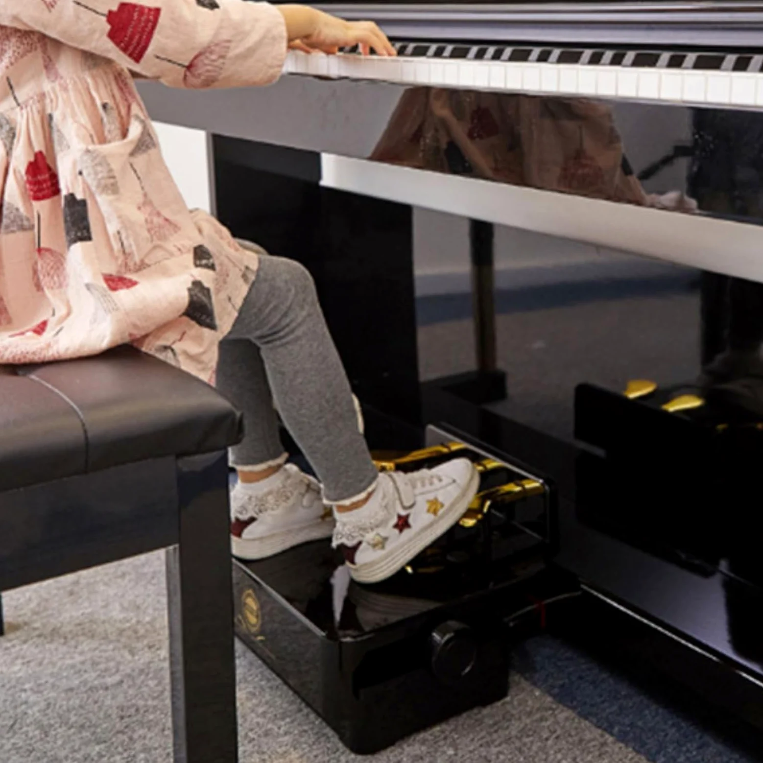Sgabello per Bambini Pedaliera Pianoforte Regolabile con Tre Leve Pedali Assistente Piano Base Stabile Corpo Lucido Regolazione Laterale Materiale Acciaio Inossidabile Adatto a Scuola