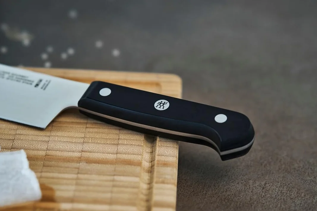 ZWILLING Coltello Nakiri Gourmet, 17 cm, acciaio inossidabile speciale, manico ergonomico in plastica, nero - Made in Germany