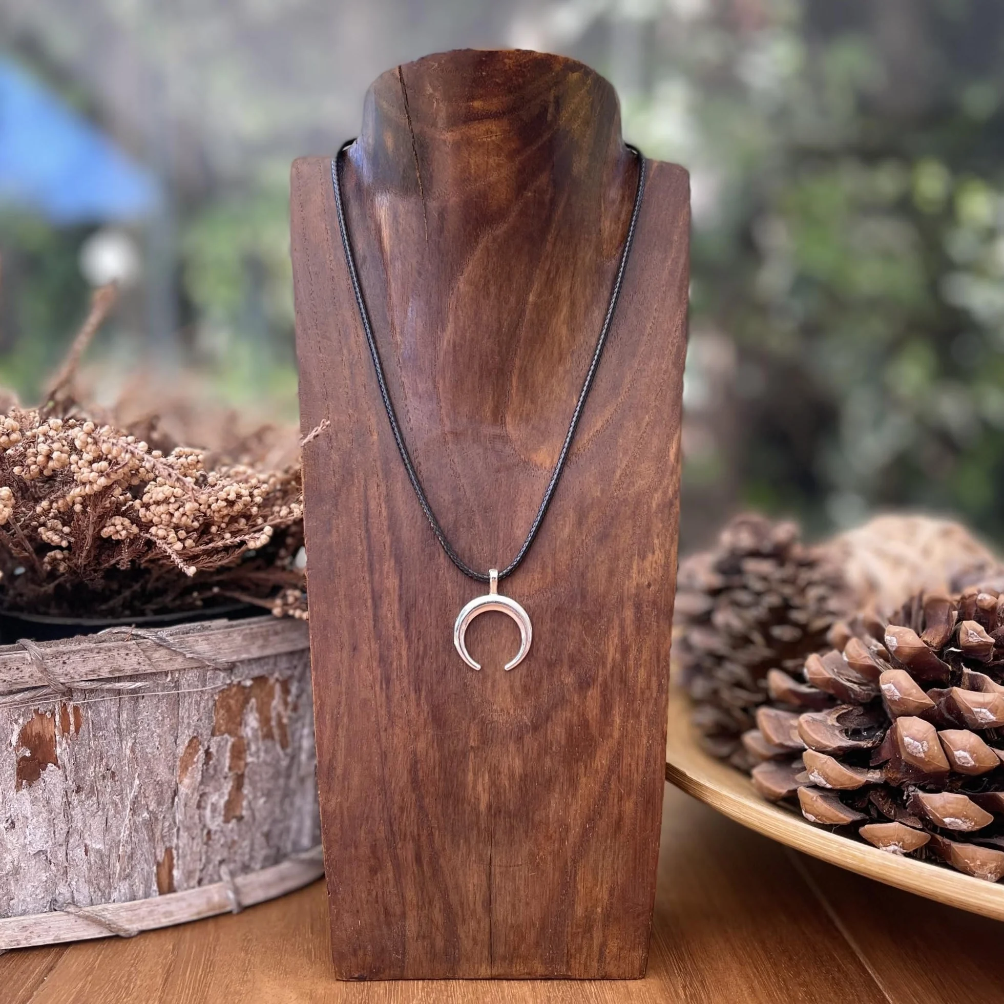 Collana Corno Portafortuna Uomo Donna Cordino Pelle Nera Cerata Chiusura Acciaio Ciondolo Luna Rovesciata Argento