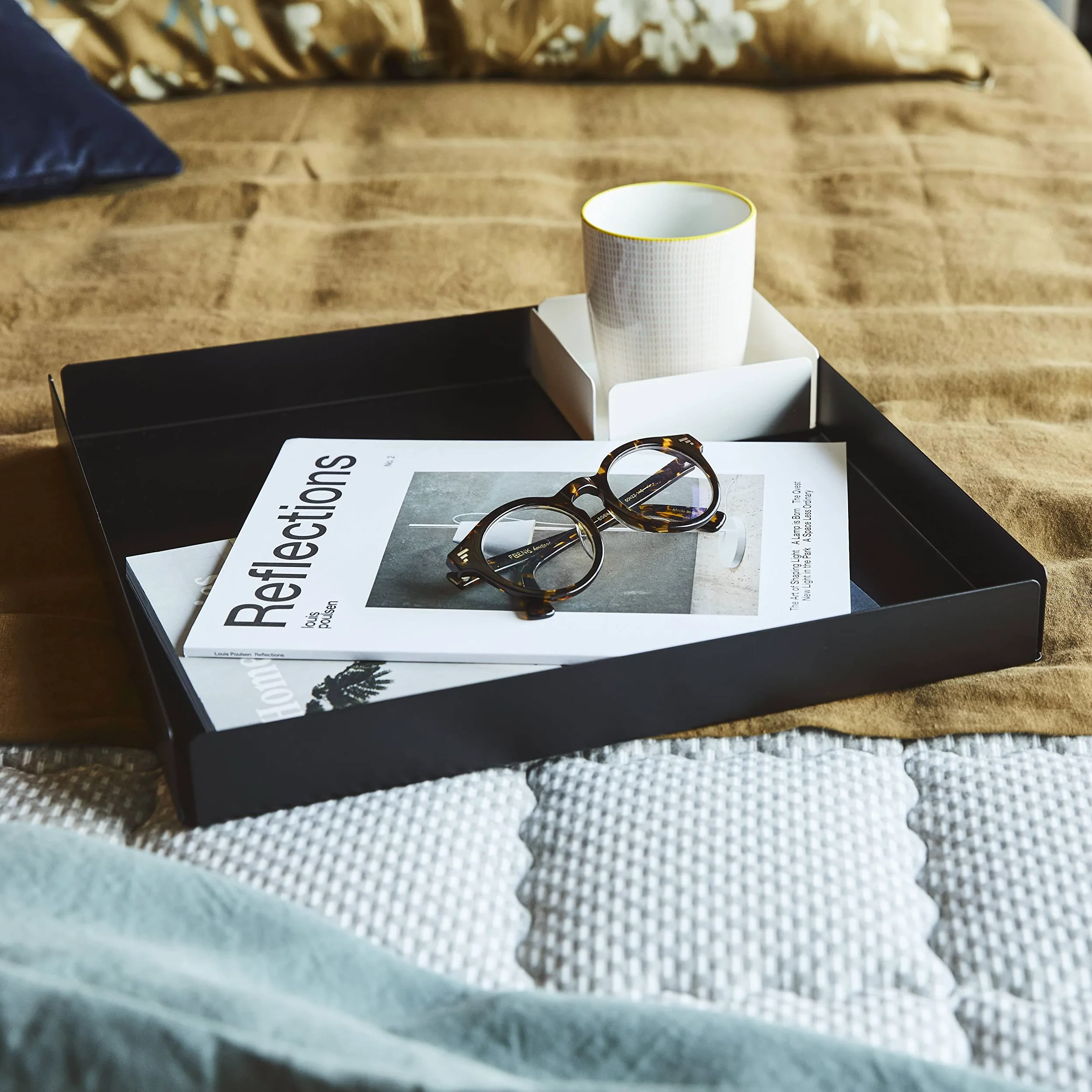 ILO - Vassoio Decorativo Quadrato in Metallo Nero cm 35,8 x 35,8 H.4 - Portaoggetti Organizer da Scrivania per Casa e Ufficio - Centrotavola Moderno - Svuotatasche di Design - Made in Italy