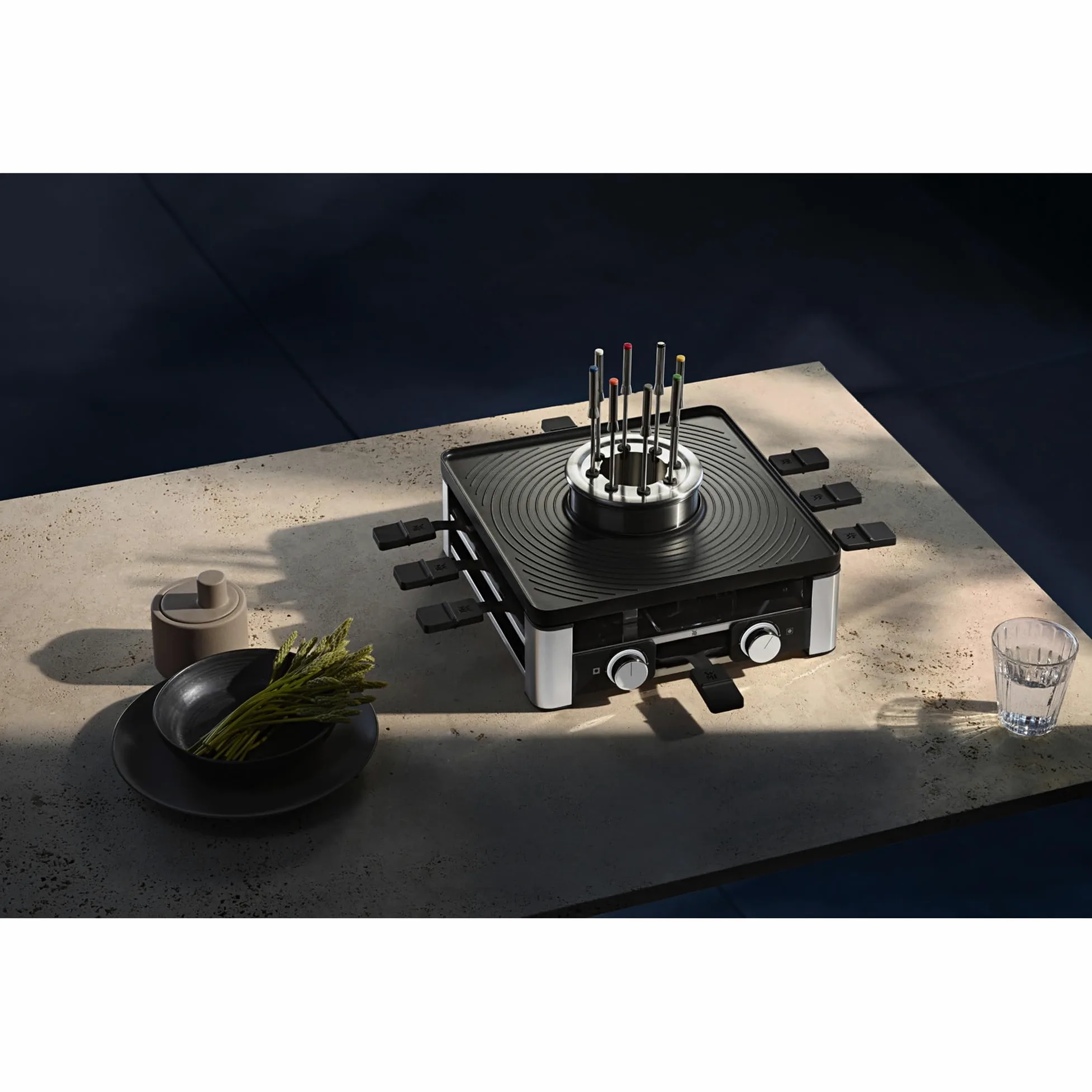 WMF Gourmet Station Lumero 3 in 1 in Acciaio Cromargan, Raclette, Fonduta e Griglia Elettrica Tutto in 1 per 8 Persone, con 8 Tegamini, 8 Spatole per Formaggio e 8 Forchette,Display LCD,Potenza 1800W