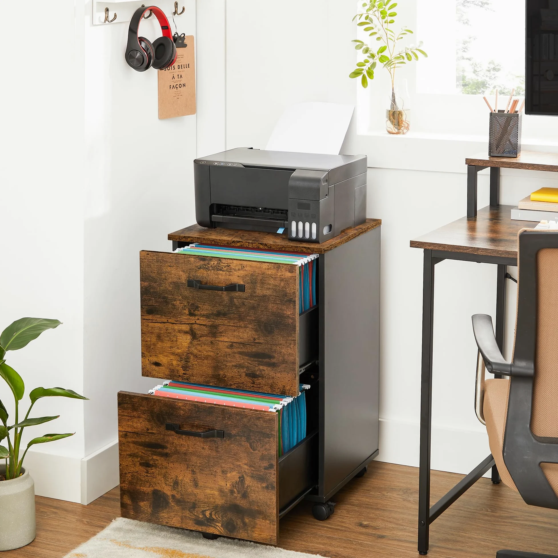 VASAGLE Cassettiera a 2 cassetti, credenza su ruote, per documenti A4, cartelle sospese, stile industriale, marrone rustico e nero OFC040B01