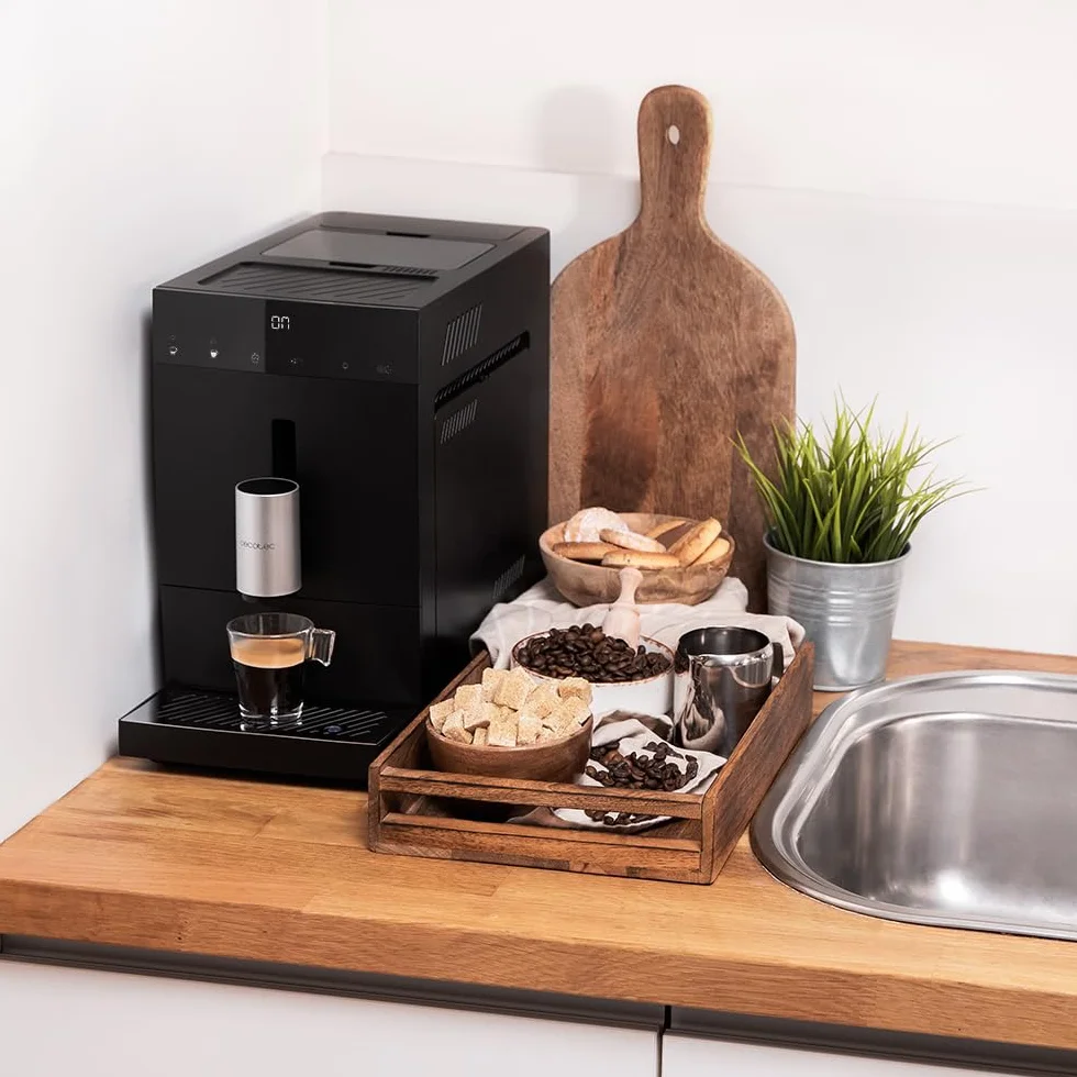 Cecotec Macchina da Caffè Superautomatica Cremmaet Compact. 1450W, Superautomatica, 19 Bar, Thermoblock, Serbatoio Caffè 150g, Serbatoio Acqua 1,1L, Pulizia Automatica