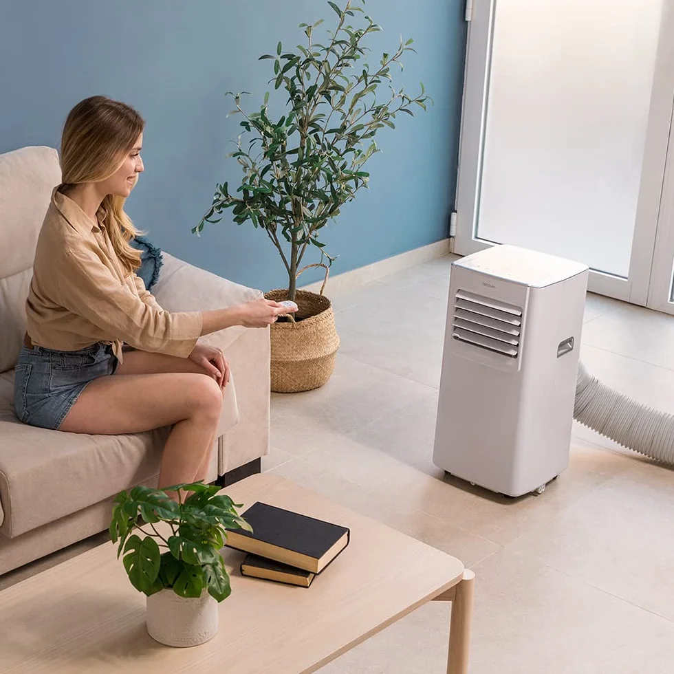 Cecotec Condizionatore Portatile con Telecomando ForceClima 7100. 7000 BTU, Tecnologia Soundless, Display LED, 4 modalità, 2 velocità, copertura fino a 20 m2