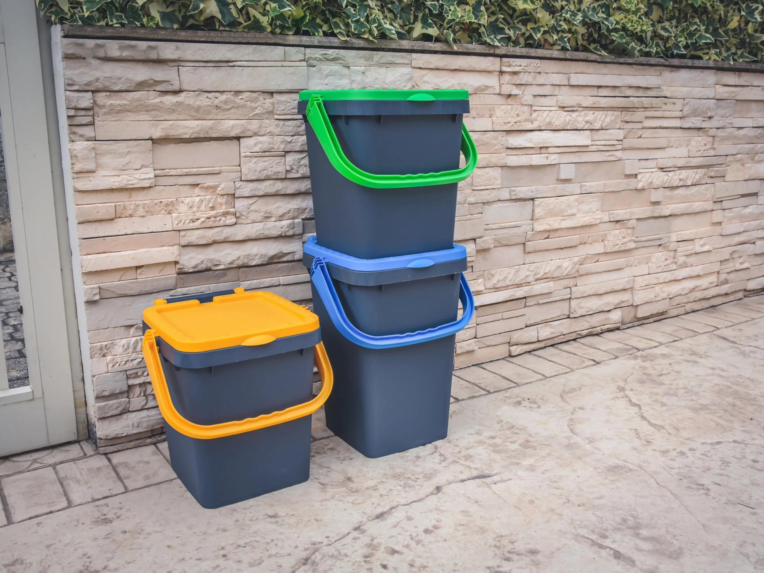 Ecoplast | Pattumiera per Raccolta Differenziata 20 Lt, Bidone Spazzatura in Plastica Riciclata, Blu, 34,5x34,5x34,5, Made in Italy