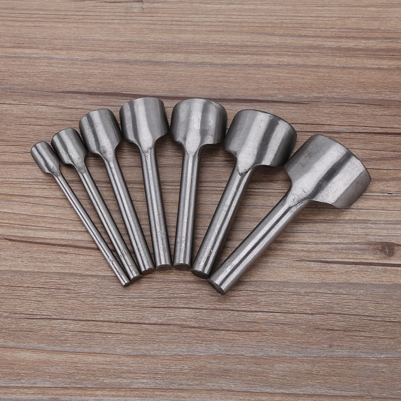 kit lavorazione cuoio + Punzone della taglierina a forma semicircolare, 7pcs Carot in pelle mezza-punzonatrice taglierina per cintura per cucito in pelle domestica (10-40mm)