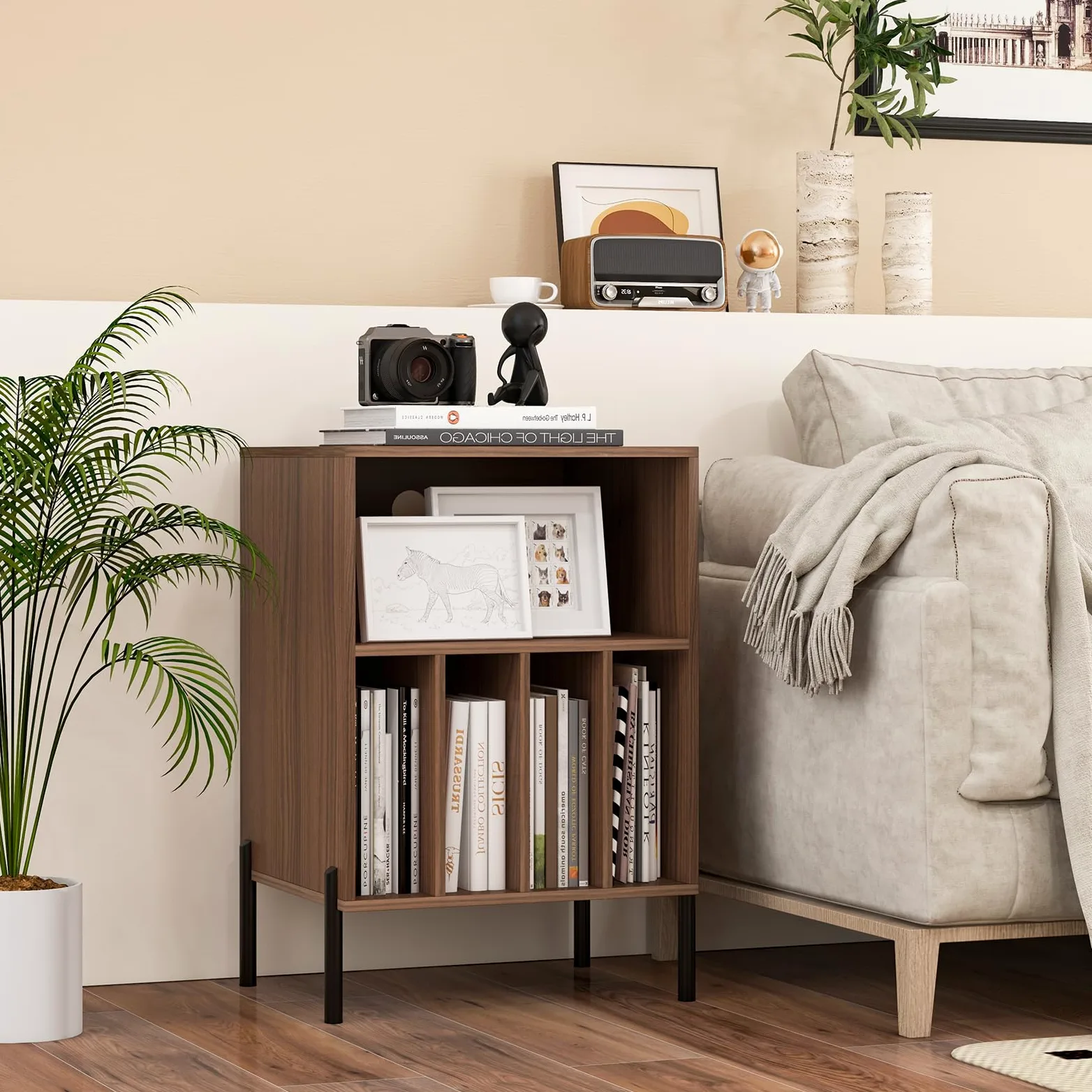 RELAX4LIFE Supporto per Giradischi con Stazione di Ricarica, Porta Vinili con 5 Scomparti e Gambe in Metallo, Scaffale per Dischi in Vinile per Soggiorno, Camera da Letto (Noce)