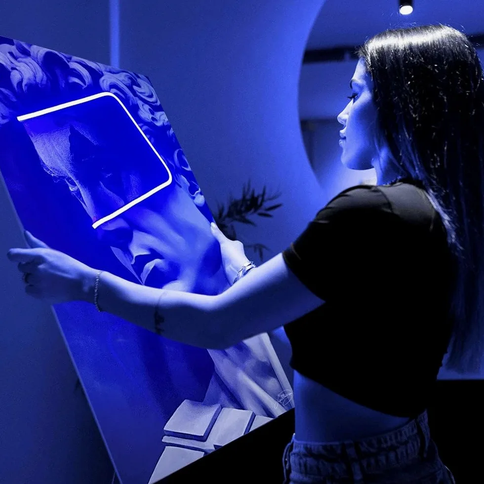 Pop Art Led Wall Art | Joker David Statue | LED Mansion - 40cm x 60cm - Blu