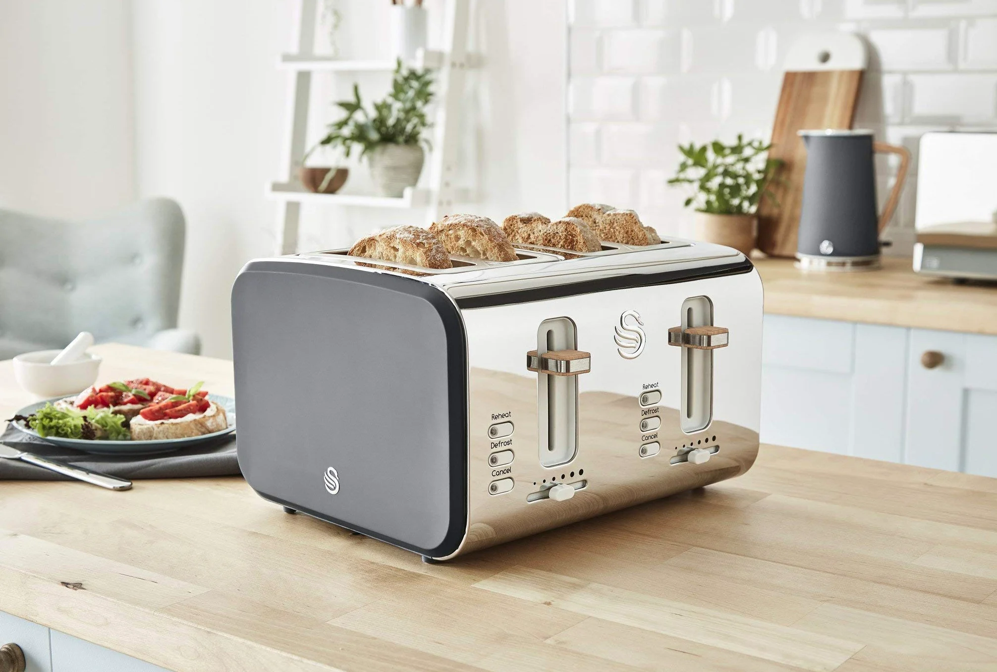 Swan - Nordic, Set colazione, bollitore d’acqua 1,7 l, 2200 W, tostapane con fessura larga 4 fette, microonde 20 l digitale, design moderno, effetto legno, grigio lavagna