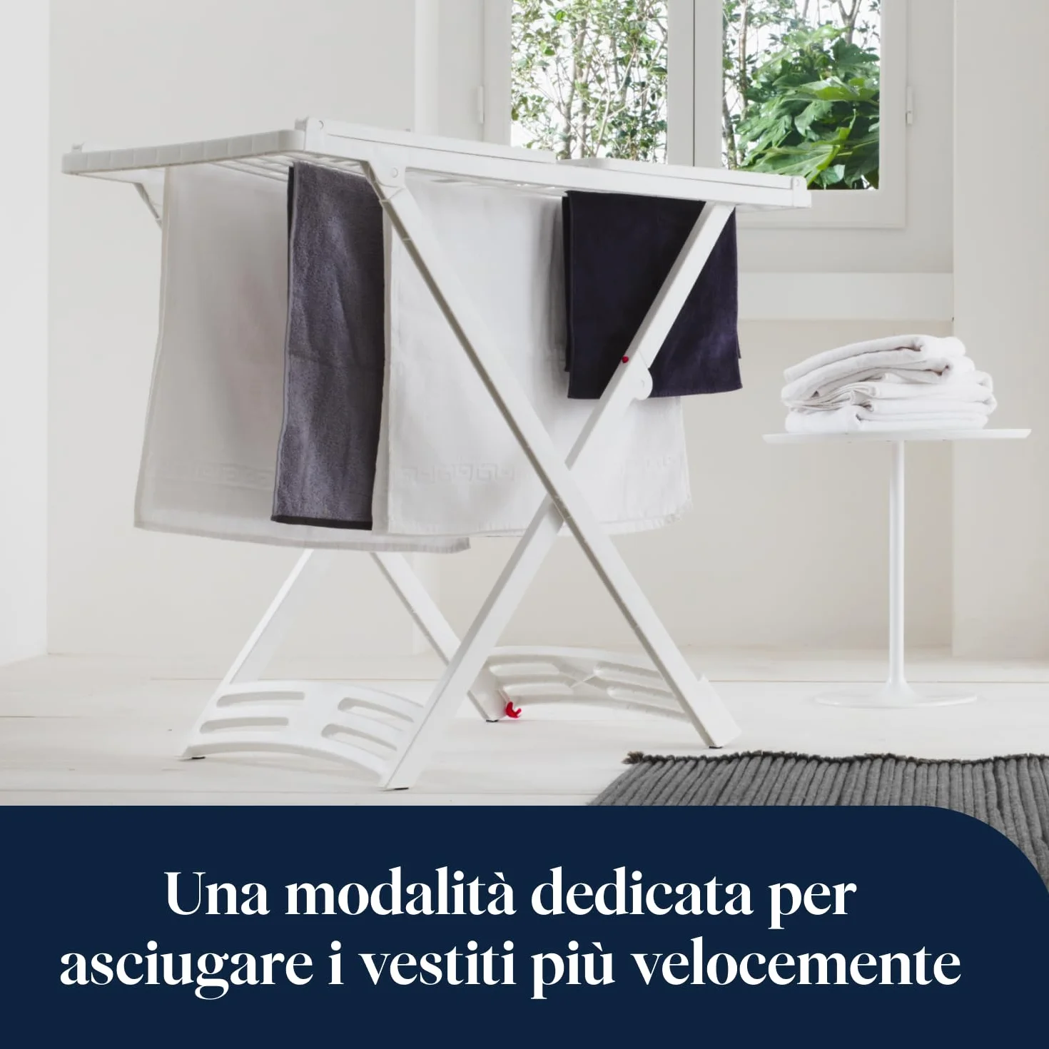 De’Longhi Tasciugo AriaDry Multi - Deumidificatore Casa Portatile, Sistema di Filtrazione a 3 Azioni, Assorbi Umidità 14L/Giorno, Asciugabiancheria, Antimuffa, Bassa Rumorosità, Bianco (DEXD214RF)