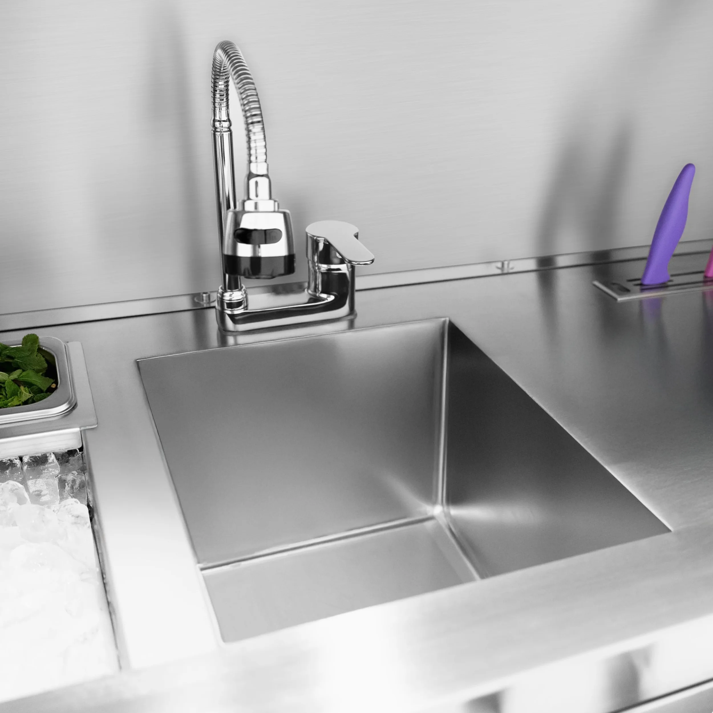 Postazione Mobile Cocktail Acciaio Inox Bancone Effetto Legno Ghiaccio Isolato 62L Lavello Integrato Mensole Doppio Livello Speed Rail Contenitori Gastro Portacoltelli Lavagna Magnetica e Shaker