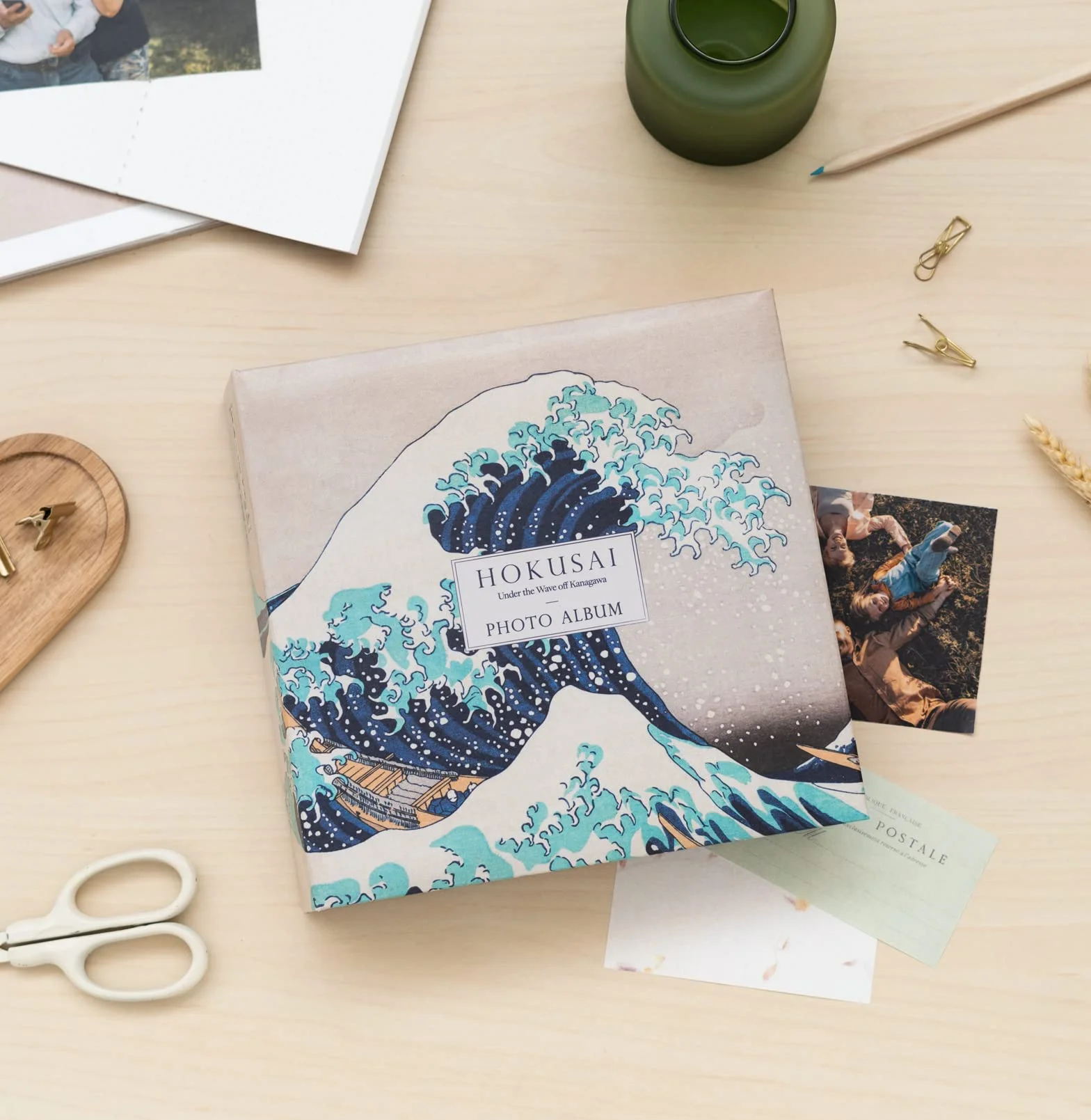 Grupo Erik Album Fotografico 10x15 cm La Grande Onda di Kanagawa - Album Foto con 200 Tasche, 2 per Pagina, Copertina Rigida e Personalizzabile, con Spazio per Note e Commenti