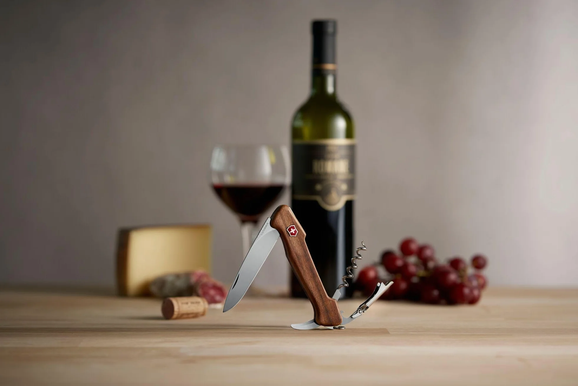 Victorinox, Wine Master Wood, Coltello Svizzero, Originale, Multiuso, Campeggio, 6 Funzioni, Lama, grande, Two step lever, Bloccabile
