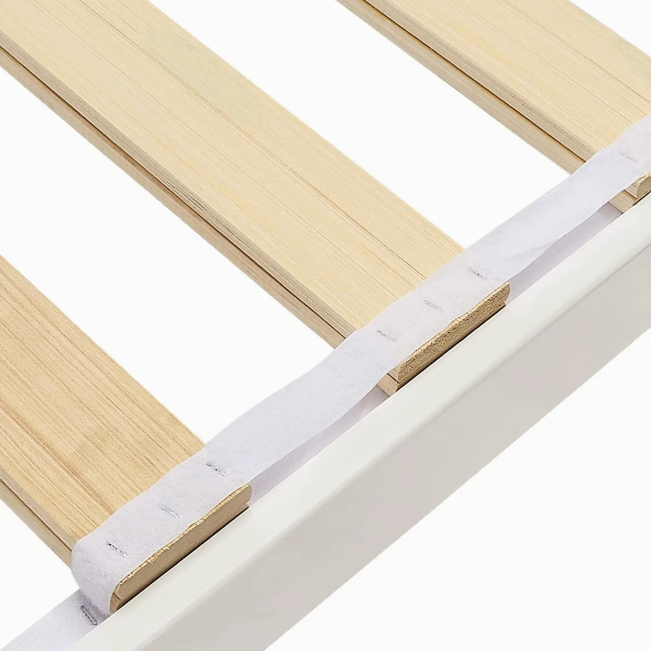 Amazon Basics Struttura per letto, piattaforma in legno di pino massiccio, con testiera a coste, moderna, facile da montare, per bambini, singola, Bianco, 90 x 190 x 88 cm