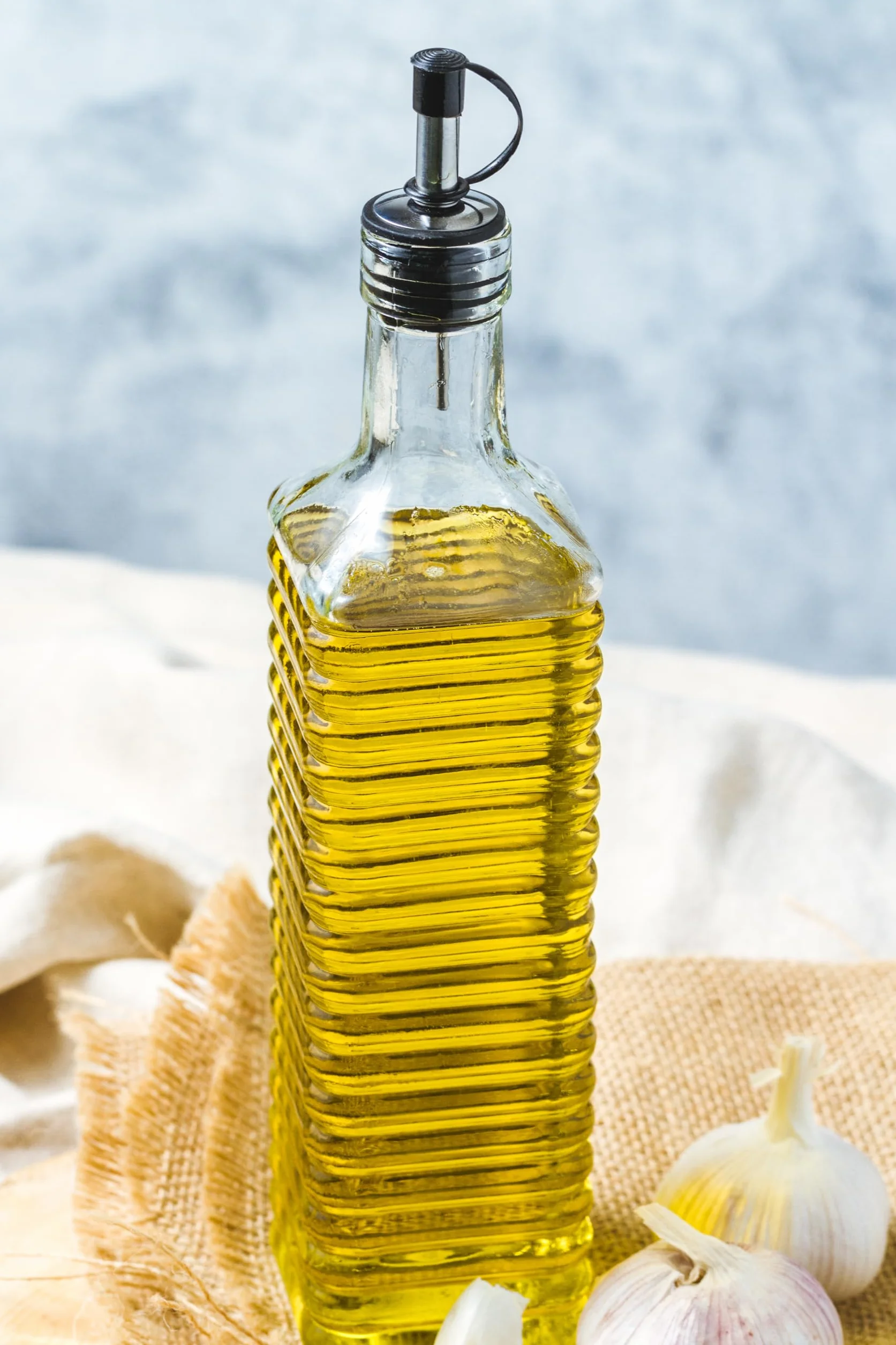 KitchenCraft World of Flavours Bottiglia per olio / Versatore per aceto in vetro tradizionale, 55 ml
