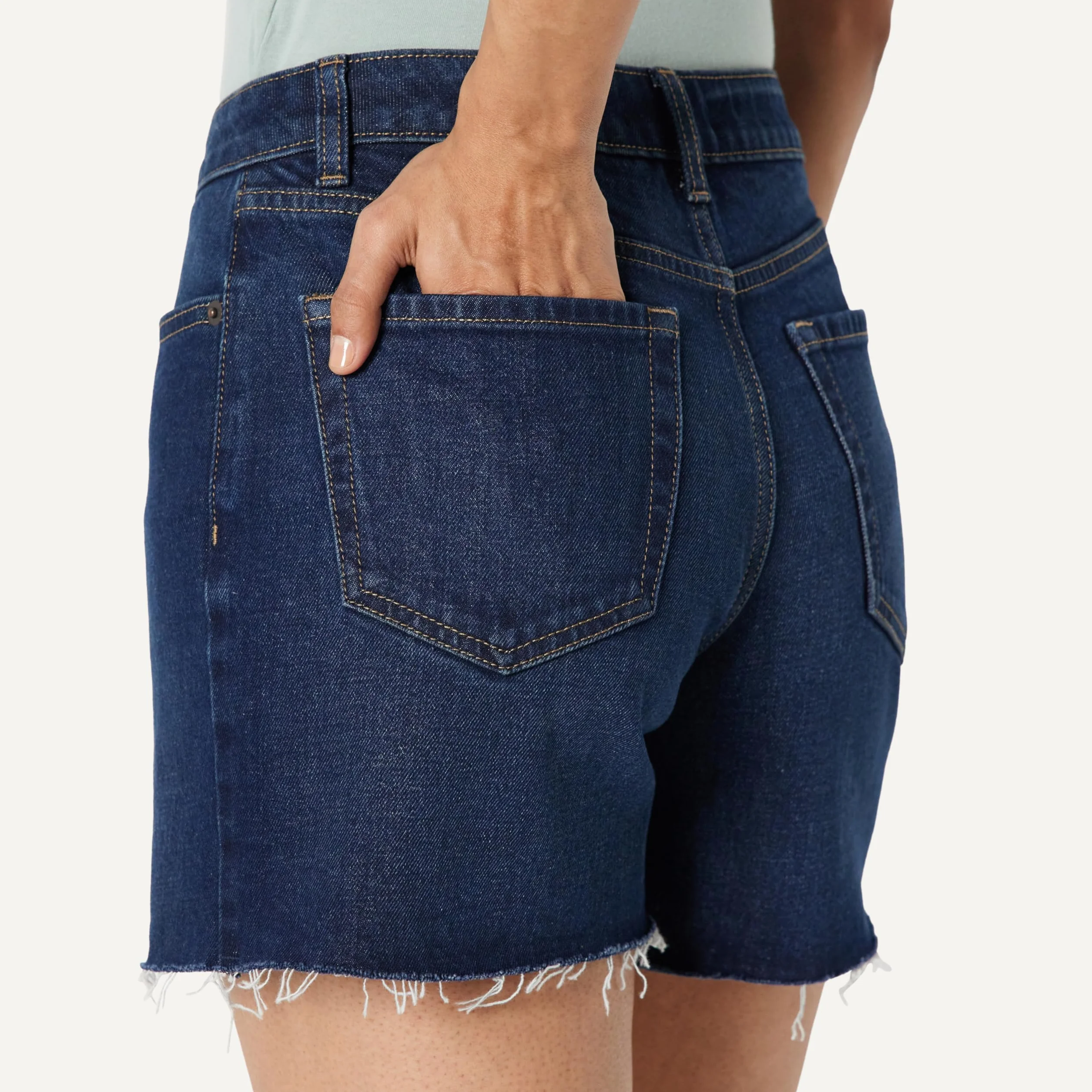 Amazon Essentials Pantaloncini in Denim a Vita Media, Leggermente Elasticizzati, Vestibilità Classica Donna