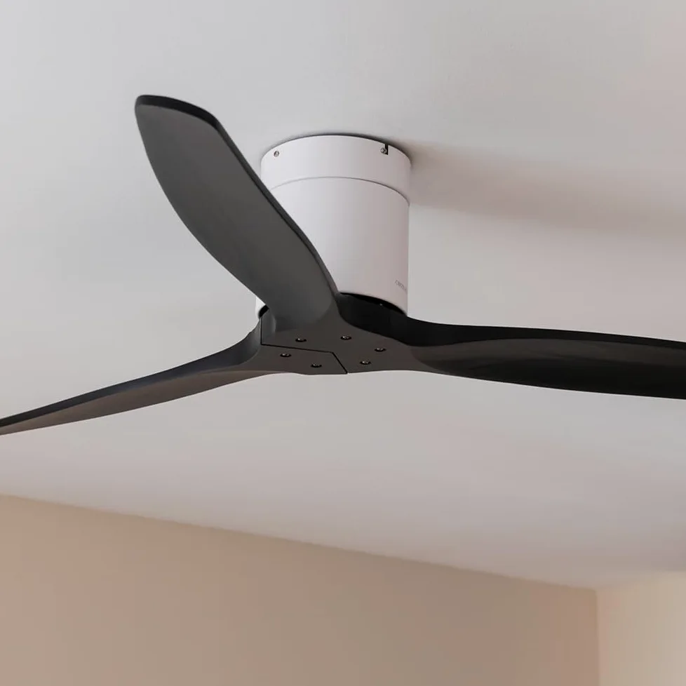 Cecotec - Ventilatori da Soffitto EnergySilence Aero 5500 Aqua White&Black Connected - 40 W, Diametro 132 cm, Wi-Fi, Protezione IP44, Timer 8 Ore, 3 Pale, 6 Velocità, Estate/Inverno