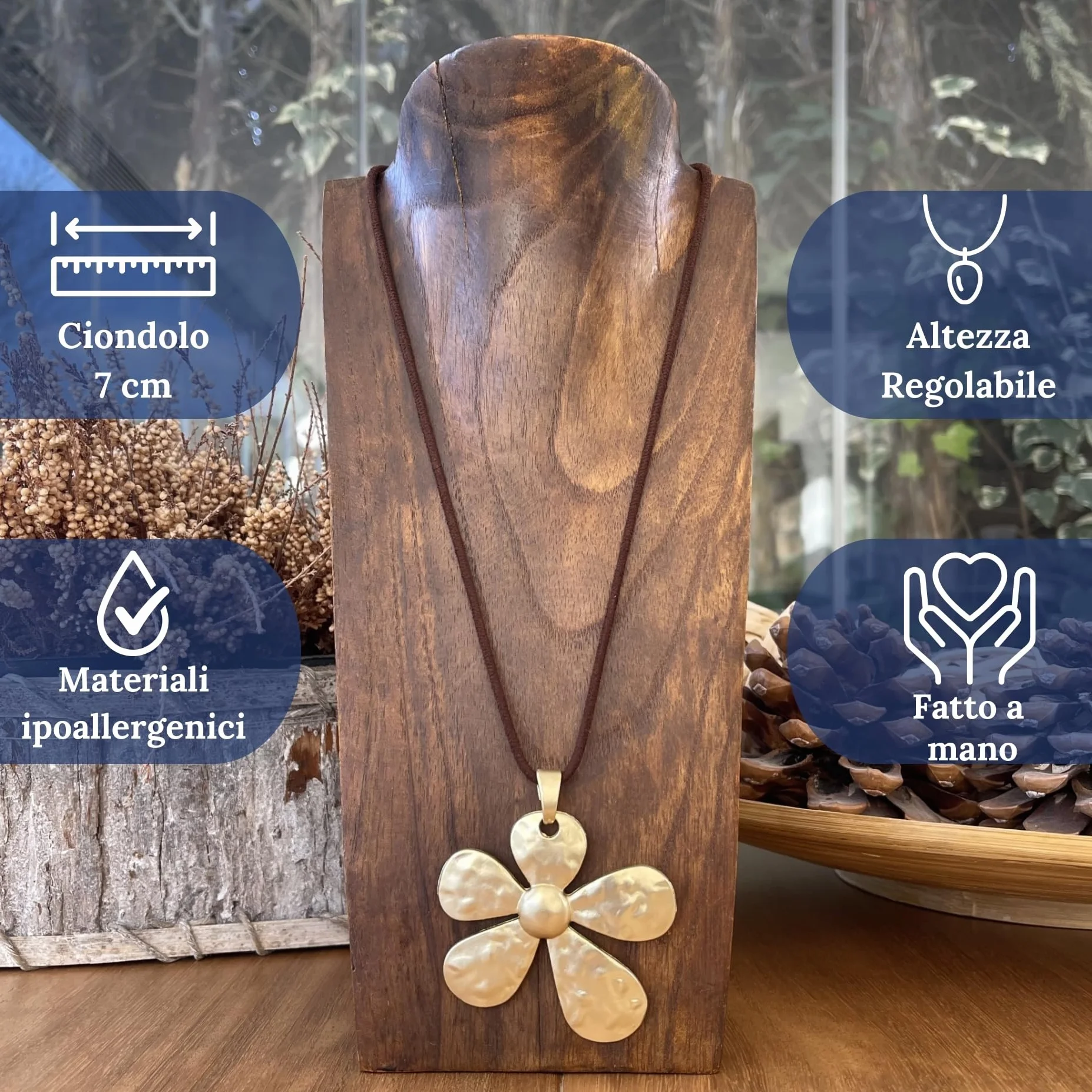 ASTER ALHELÍ Collana Donna Ciondolo Fiore Grande Dorato – Collana Lunga Regolabile Cordoncino Camoscio Marrone Boho Gioiello Artigianale Regalo
