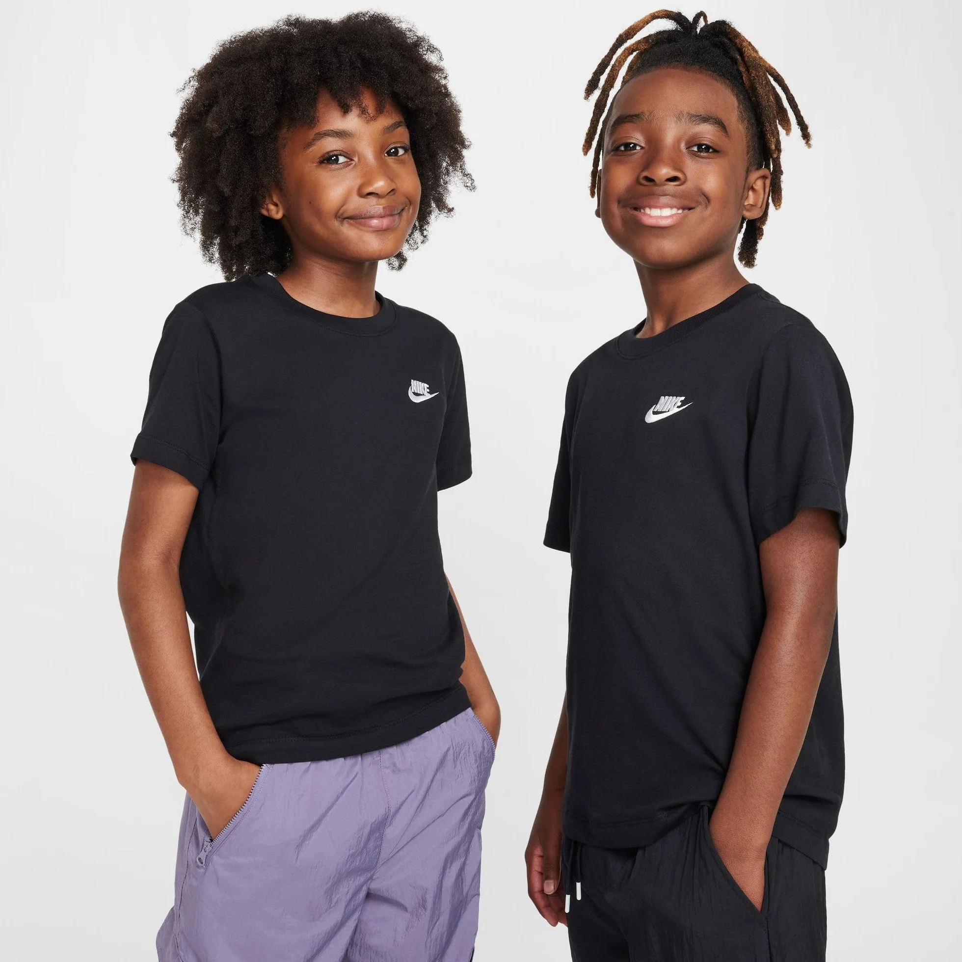 Nike K NSW Tee EMB Futura Lbr Top Unisex - Bambini e Ragazzi (Pacco da 1)