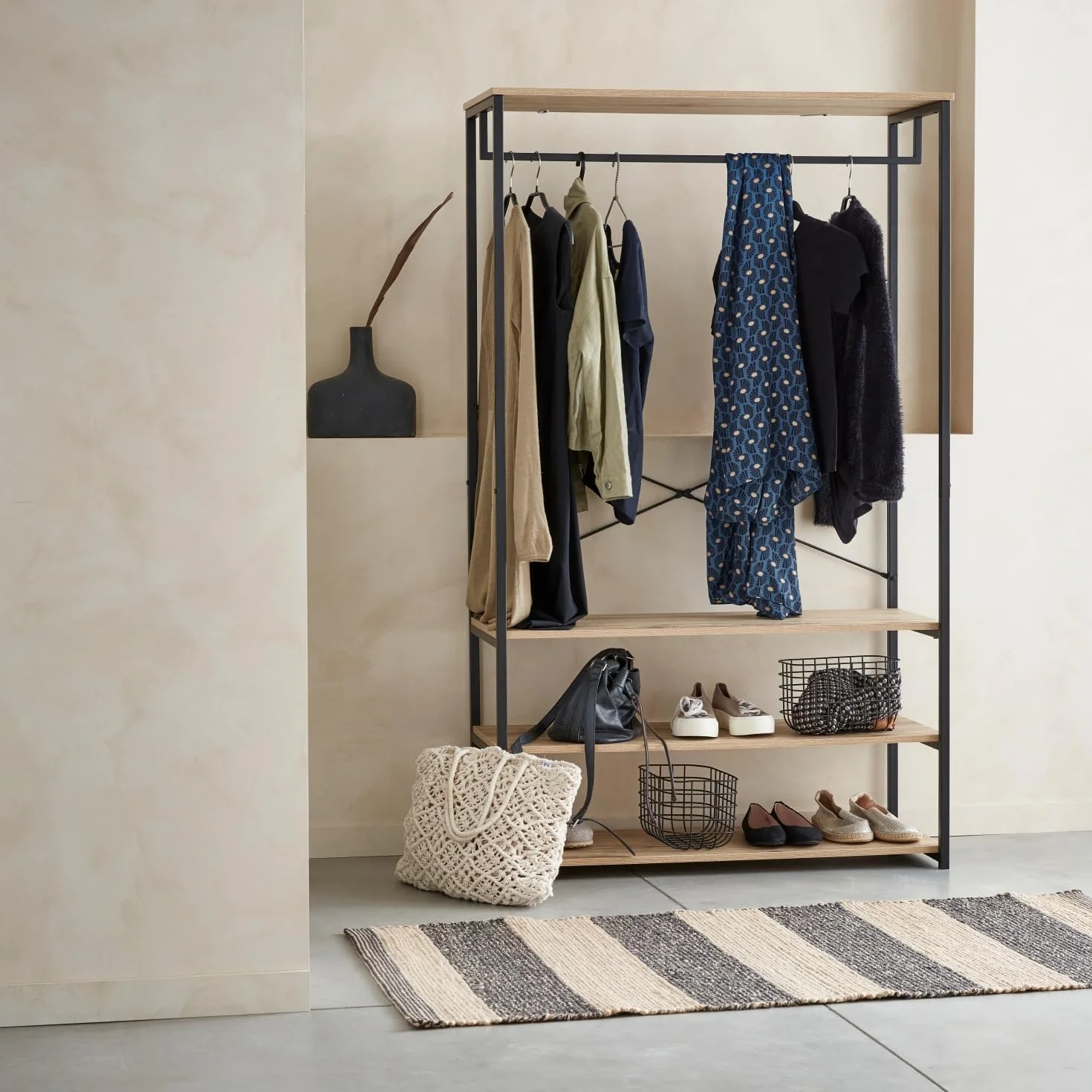 Spogliatoio, guardaroba, arredamento in metallo nero e legno, soppalco, 3 ripiani, un binario per armadio L 100 x L 40 x H 167cm