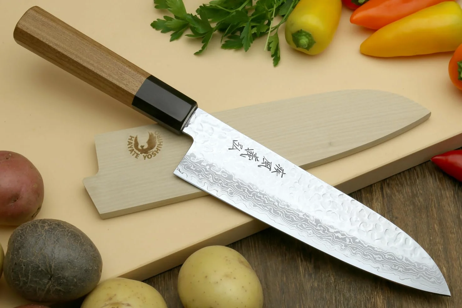 Yoshihiro Cutlery Nsw Hammered Damascus coltello Santoku, 17,8 cm