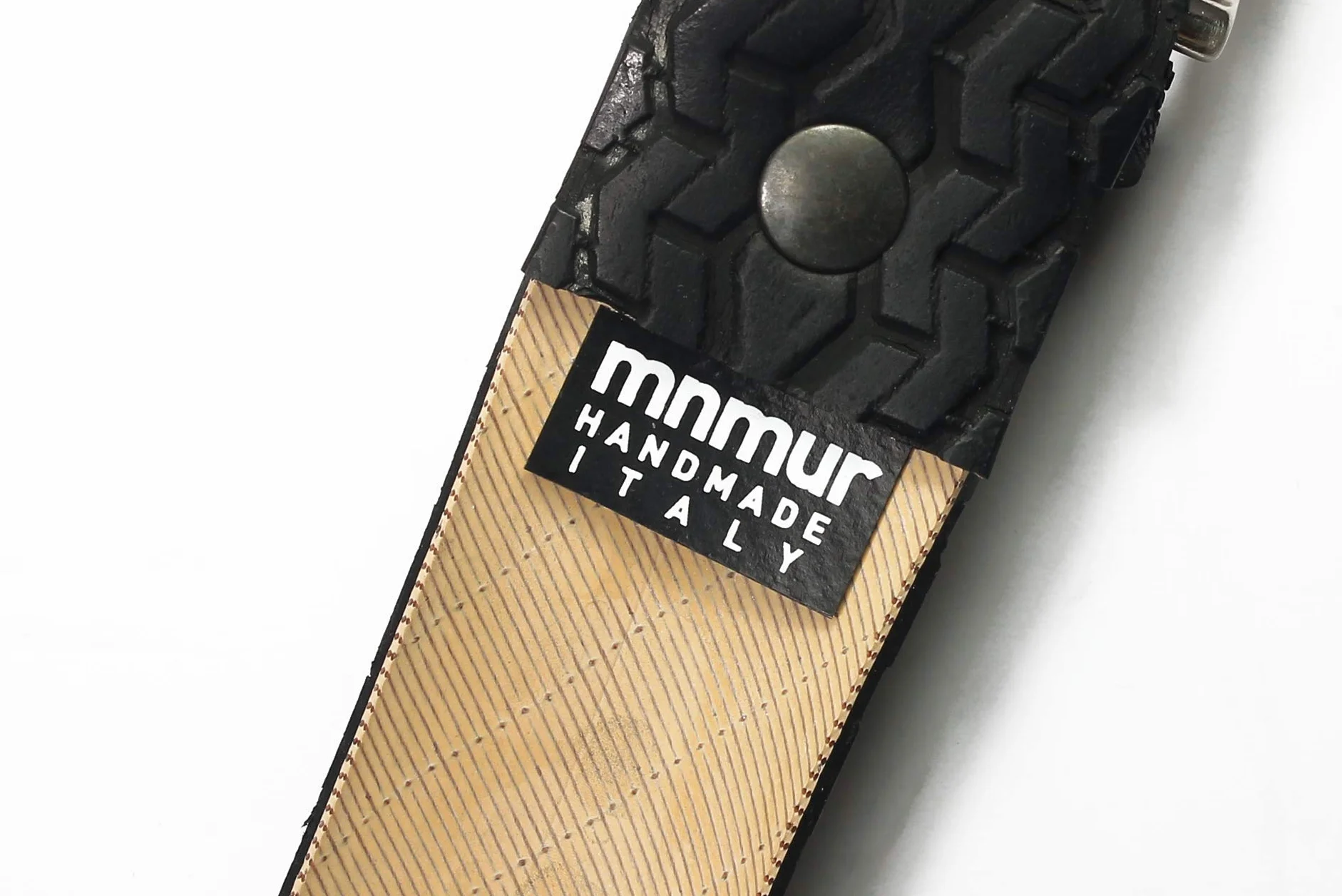 Cintura uomo nera riciclata copertone bicicletta fatta a mano Italia Taglia M/L Altezza fibbia 3,5 cm Lunghezza 128 cm Vegan
