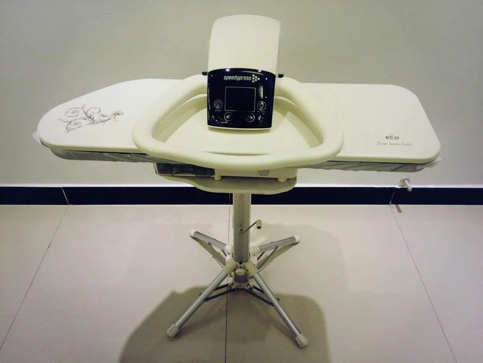 Pressa da Stiro Professionale 90HD per Carichi Pesanti 91cm con Treppiedi/Supporto/Piedistallo (+ Ricambio per Copertura GRATUITA e Telo Imbottito e Cartuccia Filtro Dell'acqua)