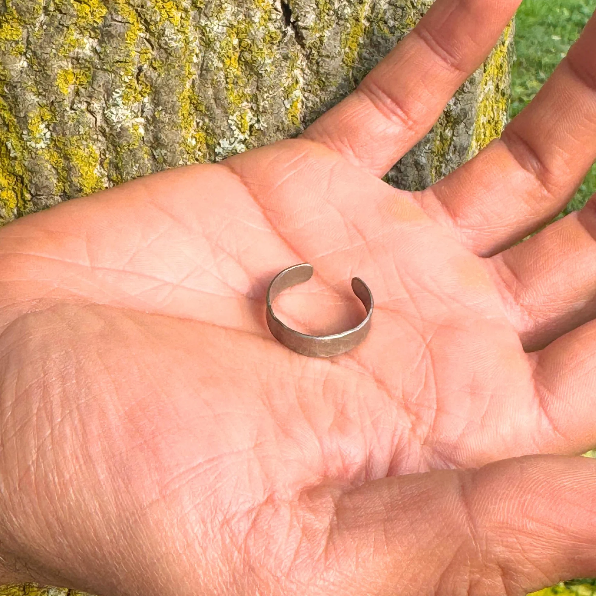 Antica Fucina Rho Anello Regolabile in Titanio Puro 0,8 mm - Lavorazione Artigianale Italia Unisex