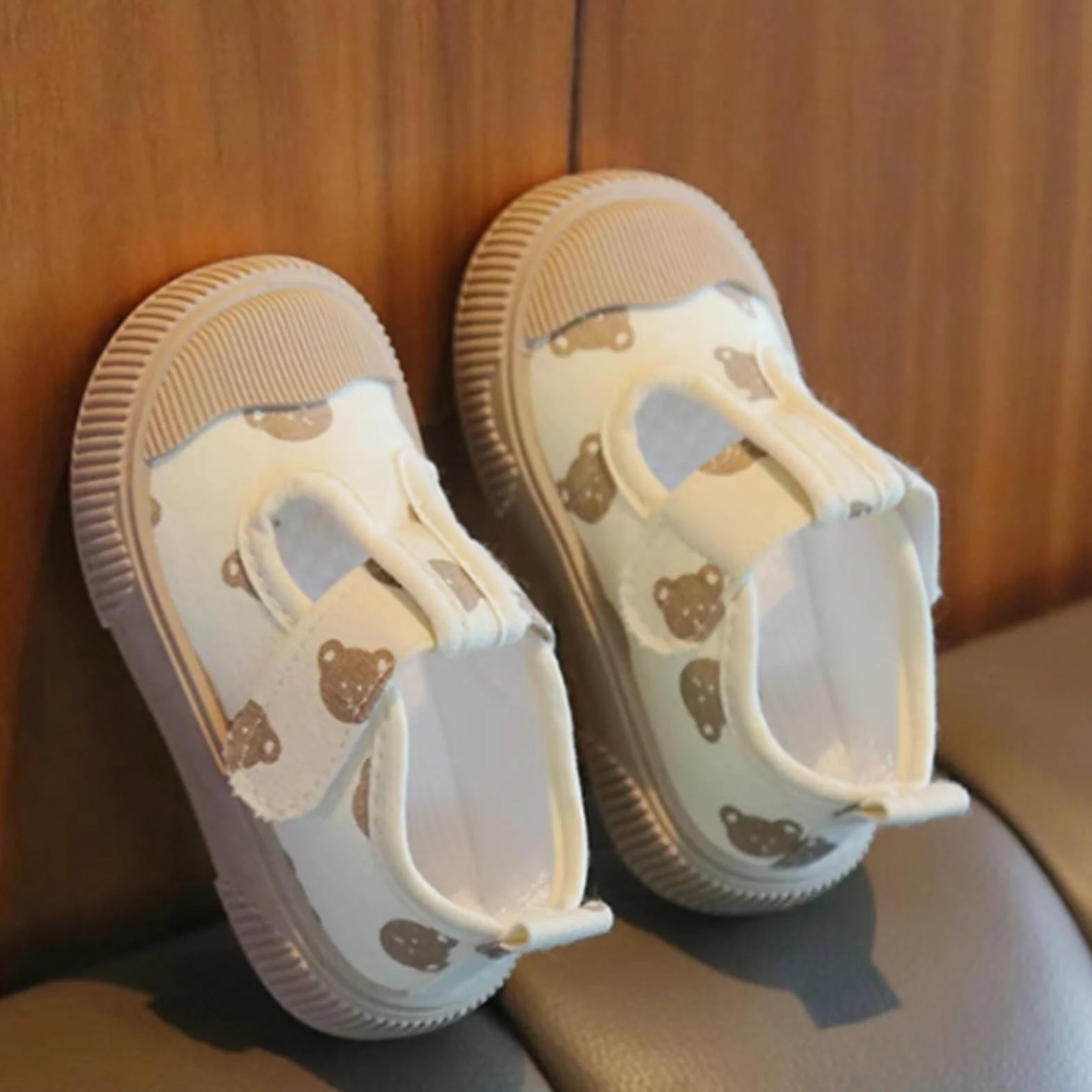 Scarpe per bambini con stampa orso Piattaforma Scarpe Casual Slip-on Sneakers in Tela Antiscivolo Suola in Suola in Gomma Mesh Traspirante Scarpe Casual Scarpe Sportive Per Bambini